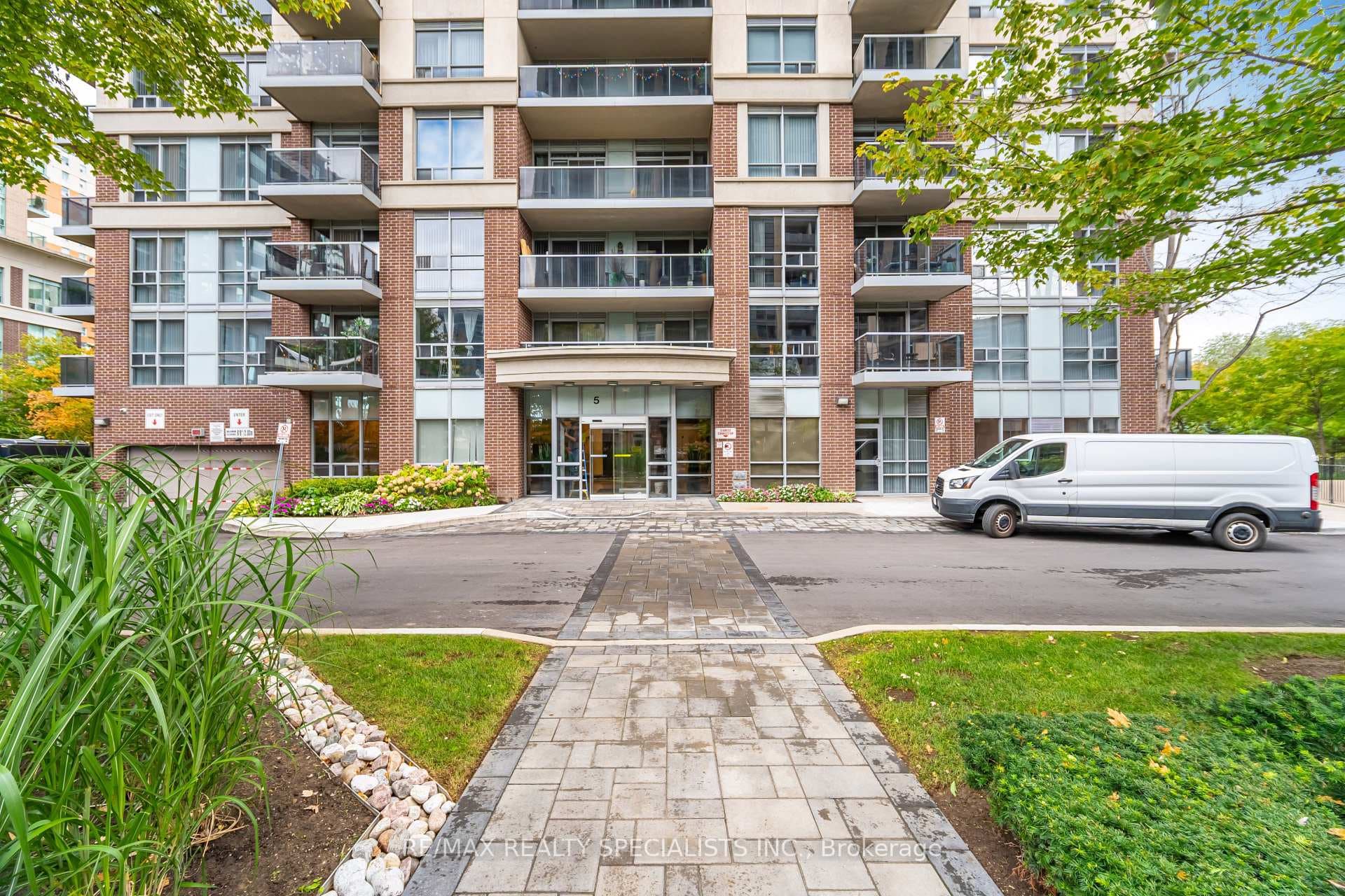 5 Michael Power Place Unit 1005, Etobicoke (Islington / Rexdale), ON M9A 0A3 - Photo 1