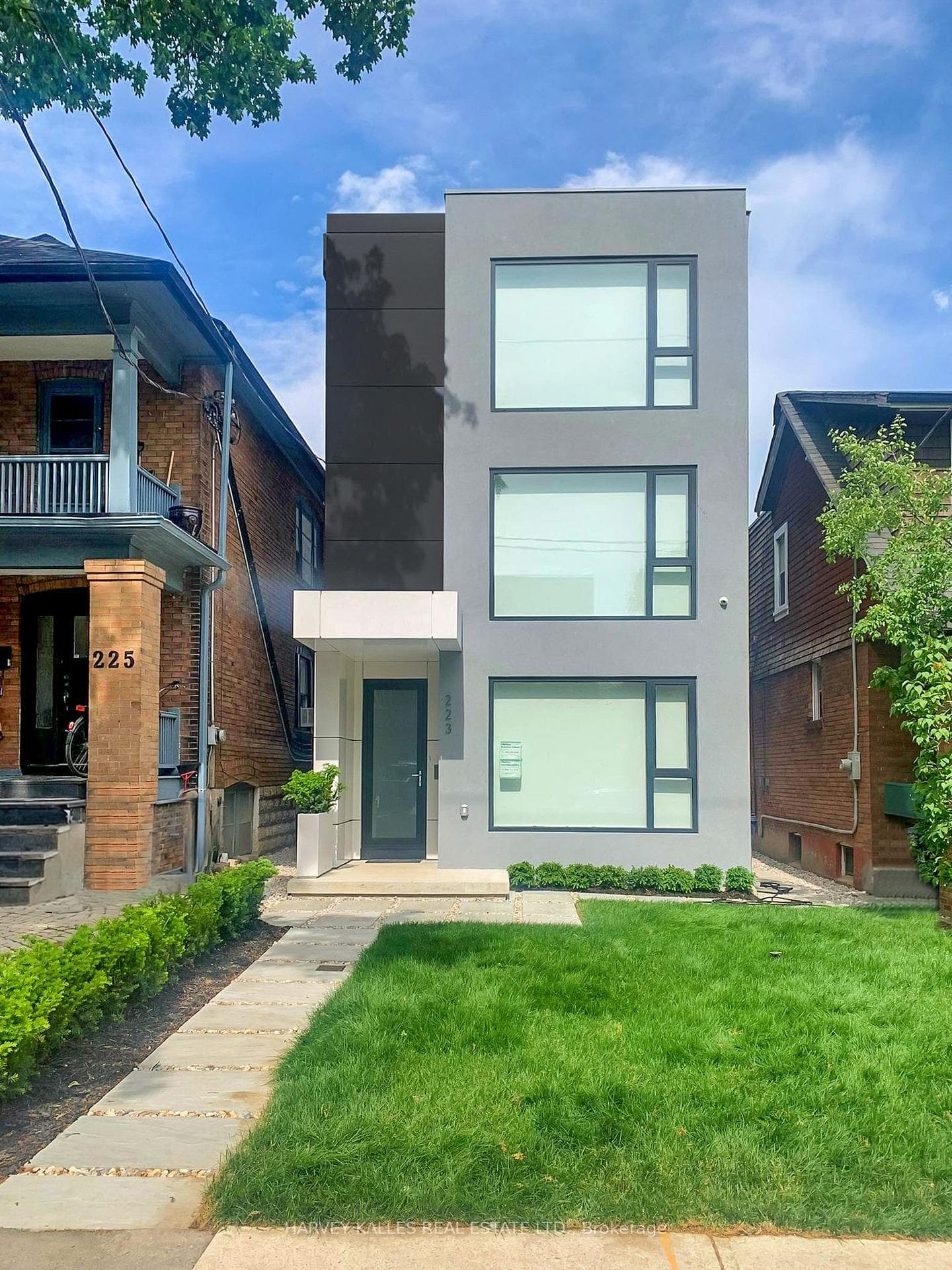 223 Wychwood Avenue, Forest Hill / Deer Park, ON M6C 2T5 - Photo 1