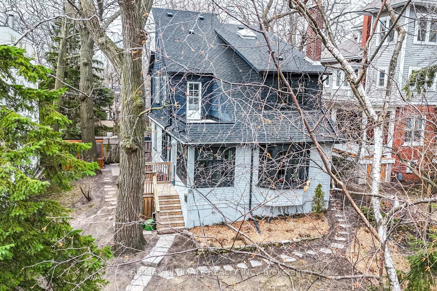 18 Blantyre Avenue, Birch Cliff / Cliffside