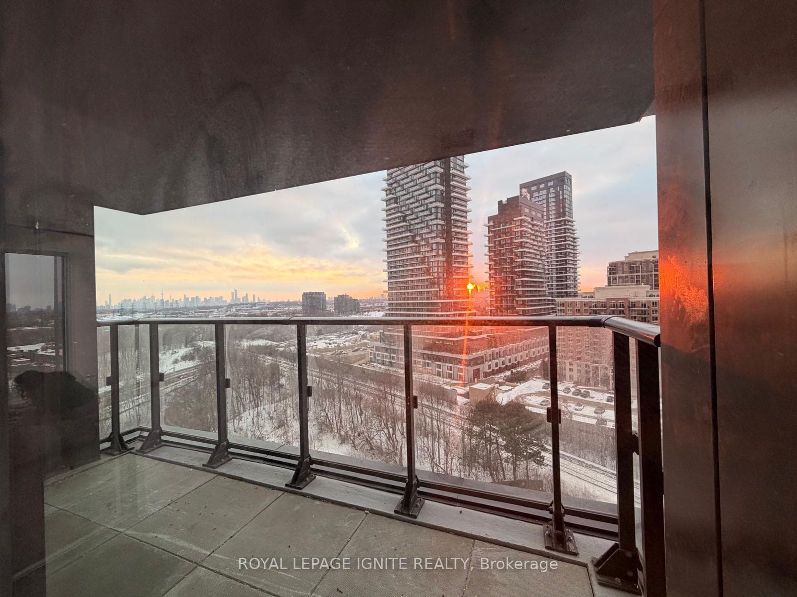 1 Quarrington Lane Unit 1217, Don Mills / Parkwoods / Victoria Village, ON M3C 0S4 - Photo 1