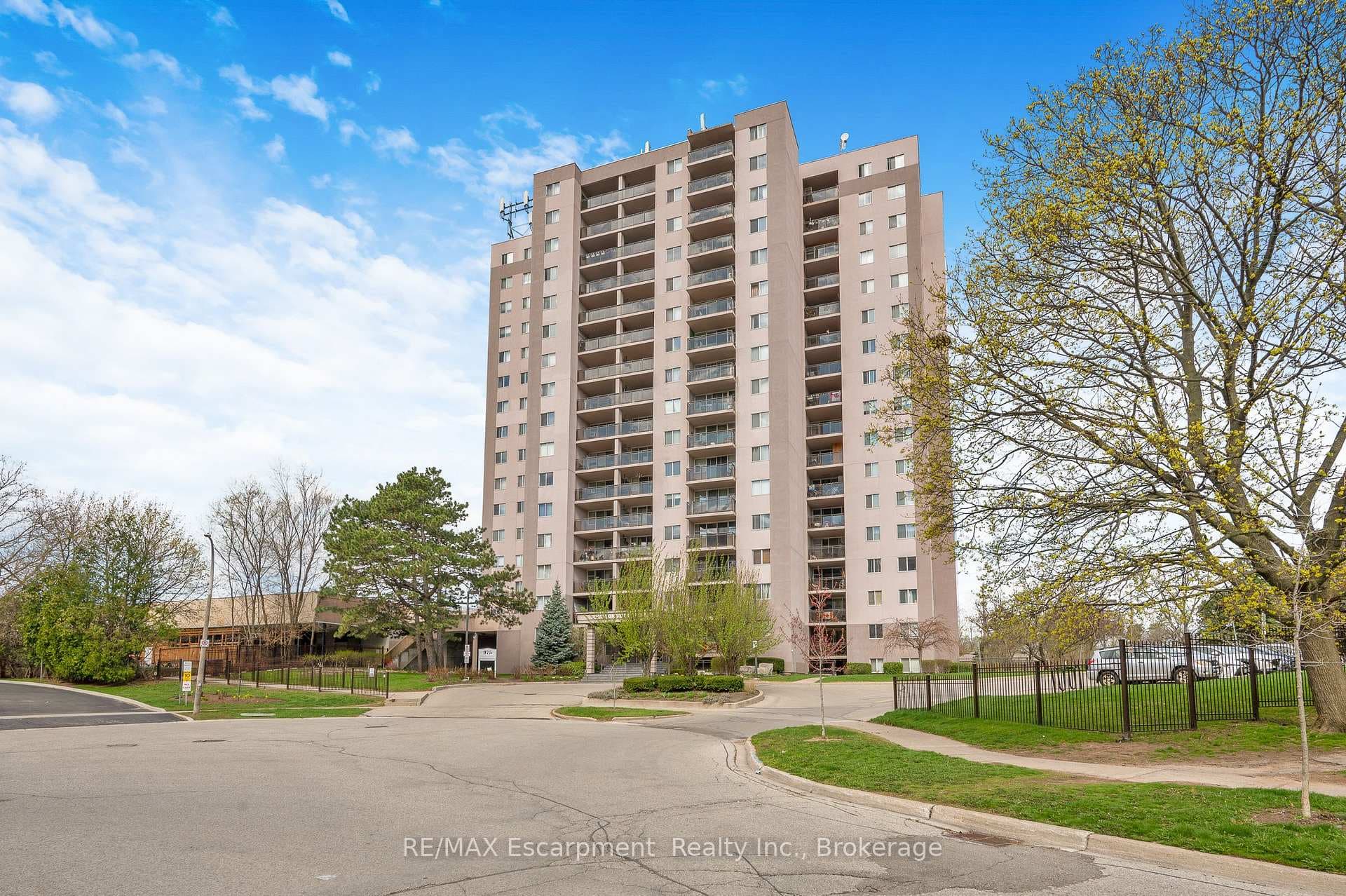 975 WARWICK Court Unit 1501, Burlington