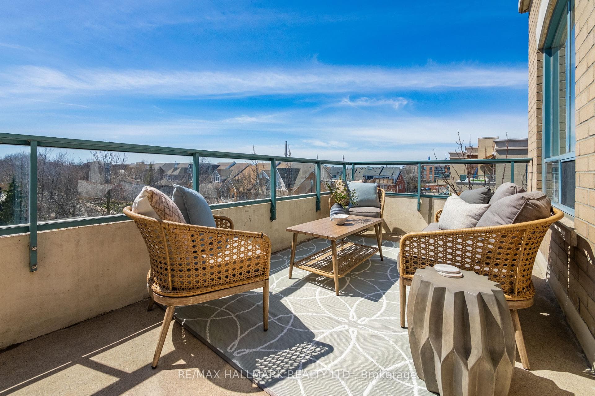 1797 Queen Street Unit 403, The Beaches / Upper Beaches, ON M4L 3Y5 - Photo 1