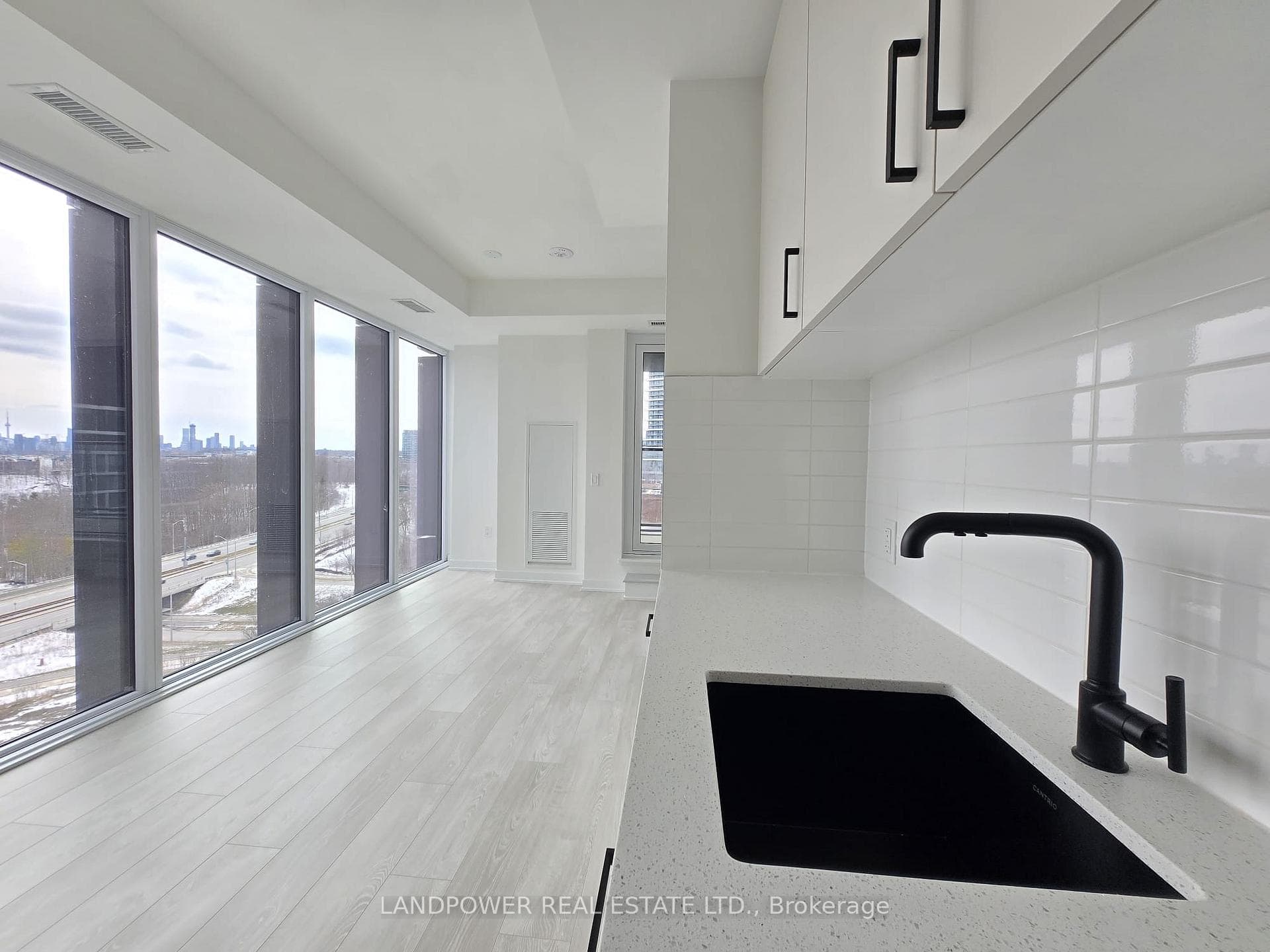 5 Quarrington Lane Unit 611, Don Mills / Parkwoods / Victoria Village, ON M3C 0S5 - Photo 1