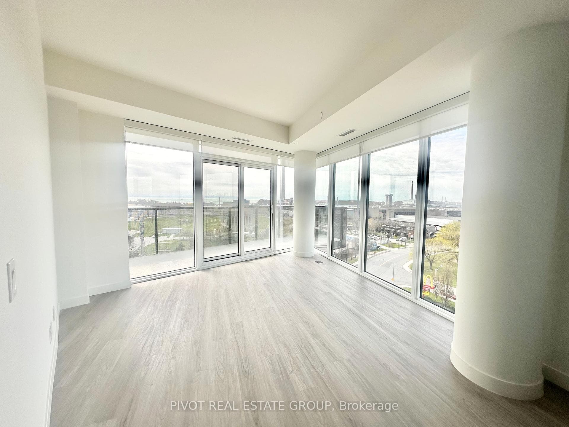 1050 Eastern Avenue Unit 910, The Beaches / Upper Beaches, ON M4L 0B7 - Photo 1