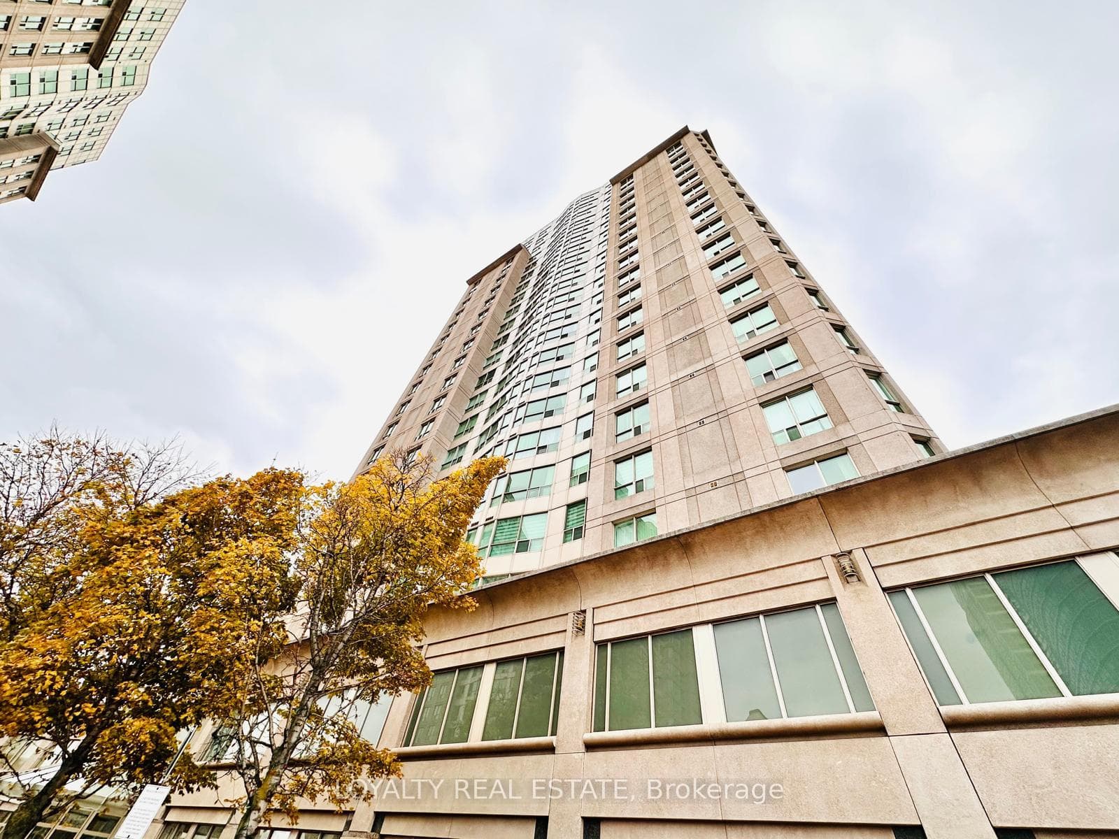 8 Lee Centre Drive Unit 2009, Scarborough (West Hill / Highland Creek), ON M1H 3H8 - Photo 1