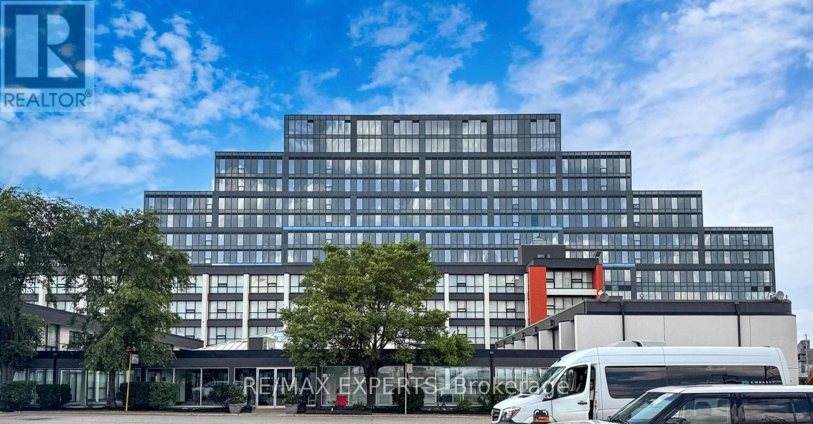 600 Dixon Road Unit 204, Etobicoke (West Mall / Rexdale), ON M9W 1J1 - Photo 1