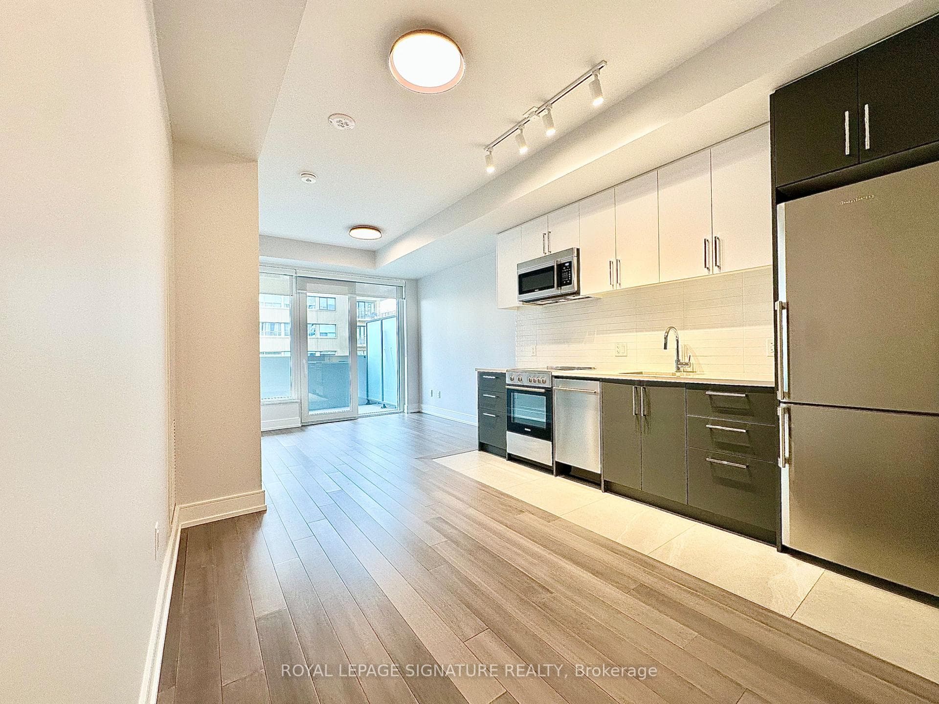 2525 Bathurst Street Unit 906, Lawrence Park / Bedford Park, ON M6B 2Y9 - Photo 1