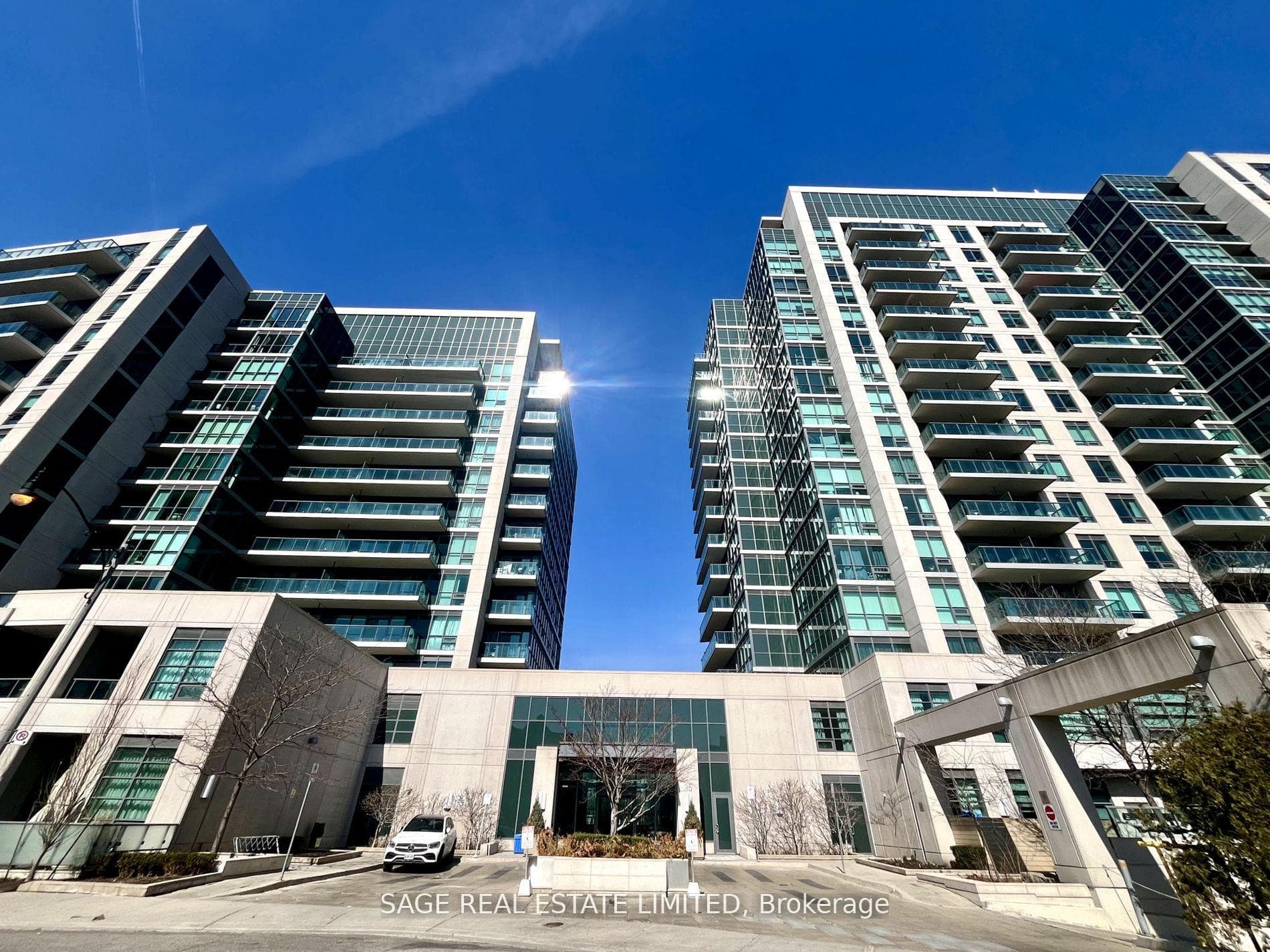 35 Brian Peck Crescent Unit 712, Flemingdon Park / Don Mills, ON M4G 0A5 - Photo 1