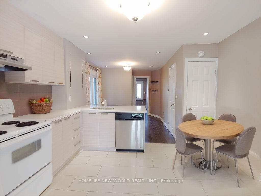 35 East Lynn Avenue Unit Main, The Beaches / Upper Beaches, ON M4C 3X3 - Photo 1