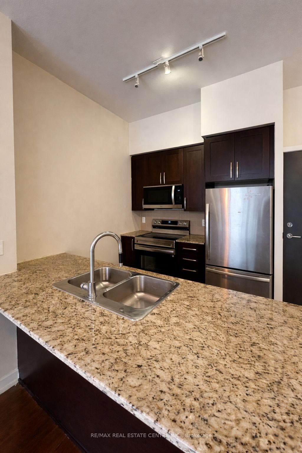 4070 Confederation Parkway Unit 307, Mississauga, ON L5B 0E9 - Photo 1