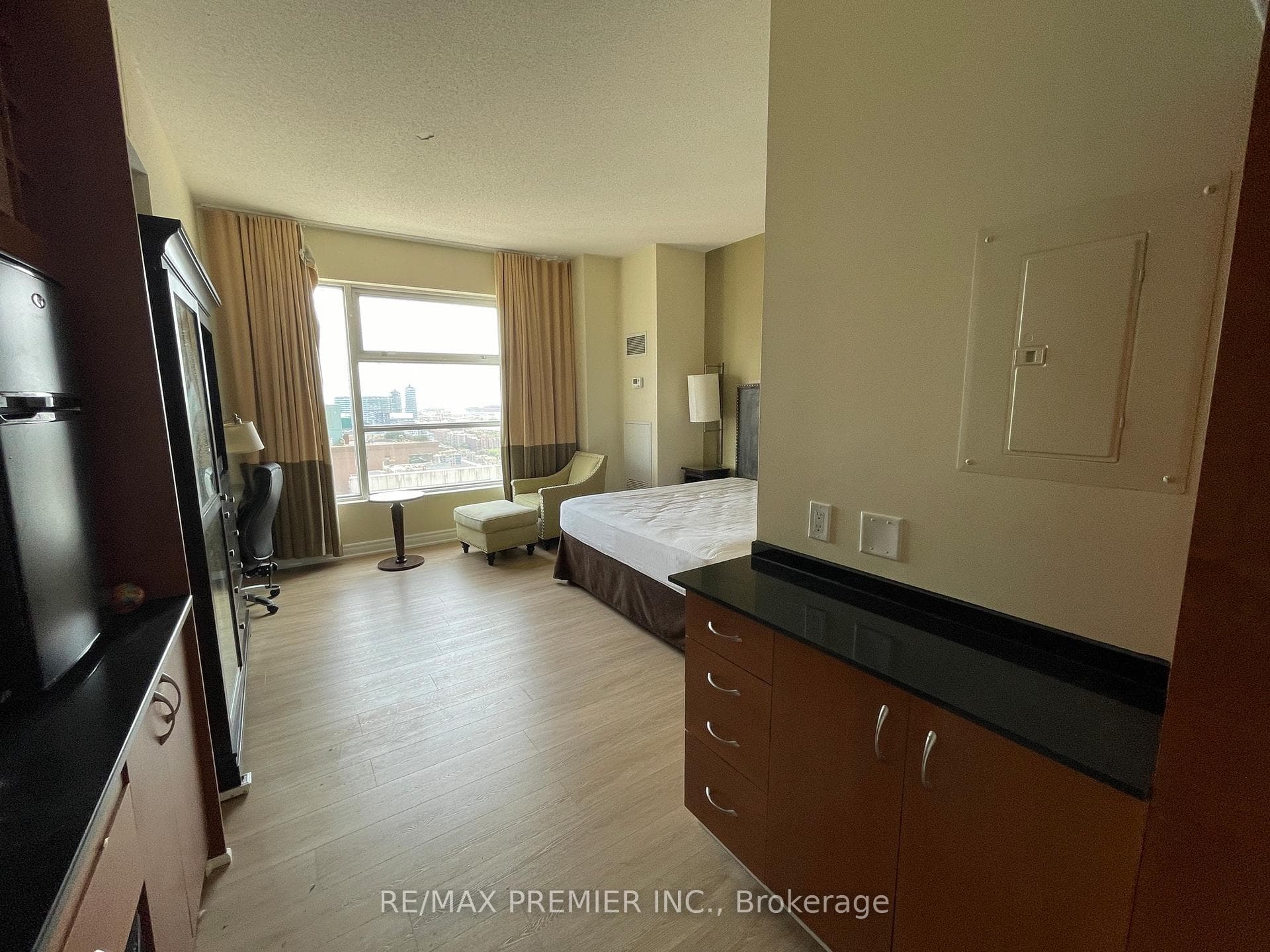 1 King Street Unit 2508, Downtown Toronto / Waterfront, ON M5H 1A1 - Photo 1