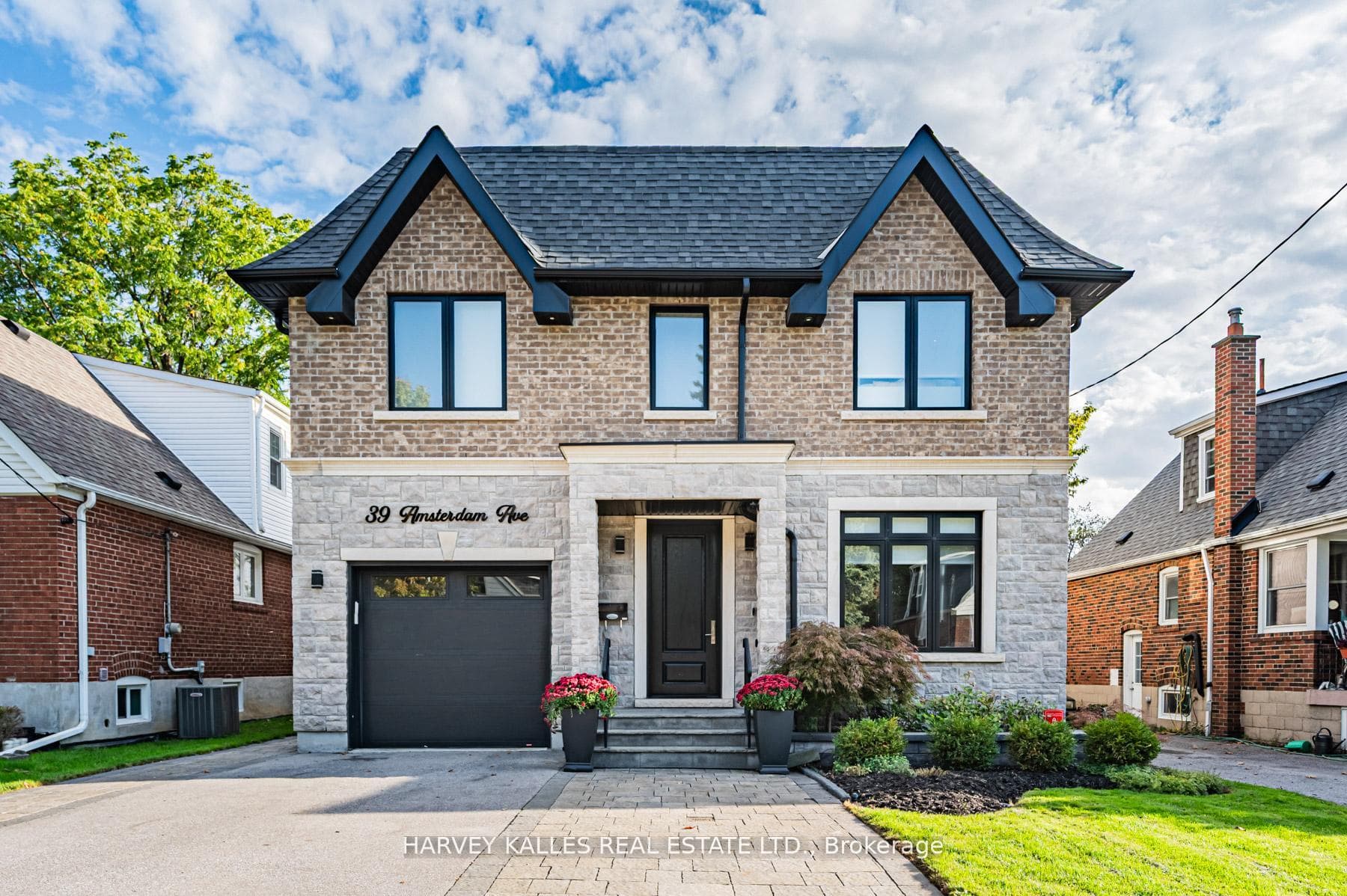 39 Amsterdam Avenue, Danforth / East York, ON M4B 2B9 - Photo 1