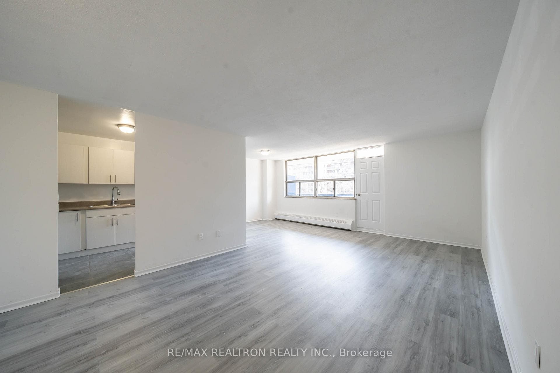 5 Glamorgan Avenue Unit 409, Dorset Park / Kennedy Park, ON M1P 4P1 - Photo 1