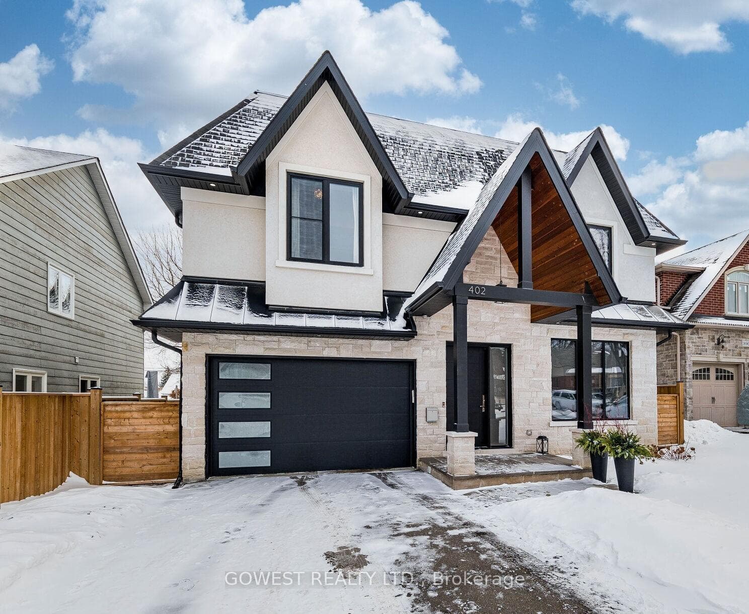 402 Niar Avenue, Mississauga, ON L5G 1W3 - Photo 1