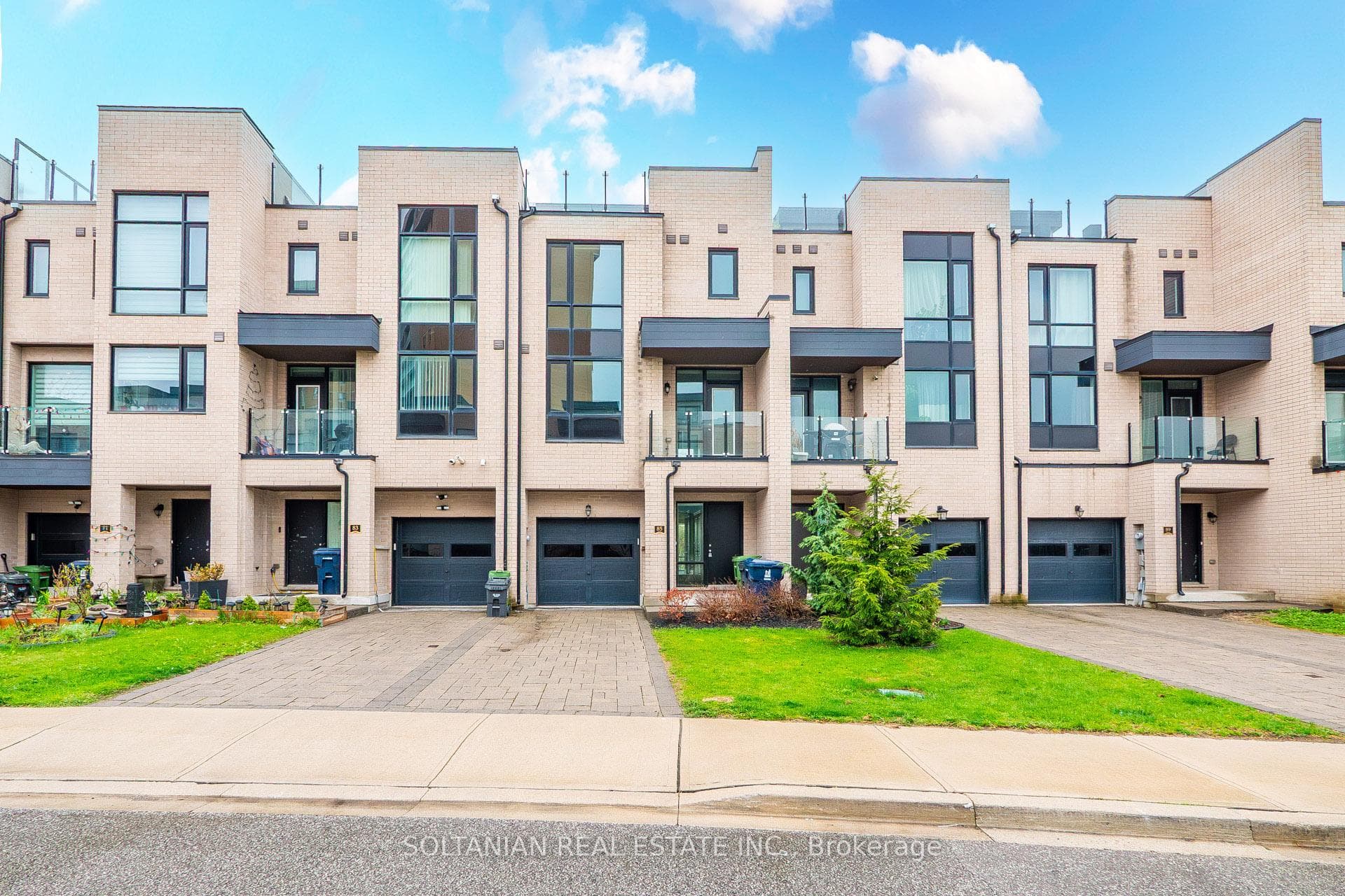 85 Pony Farm Drive, Toronto W09