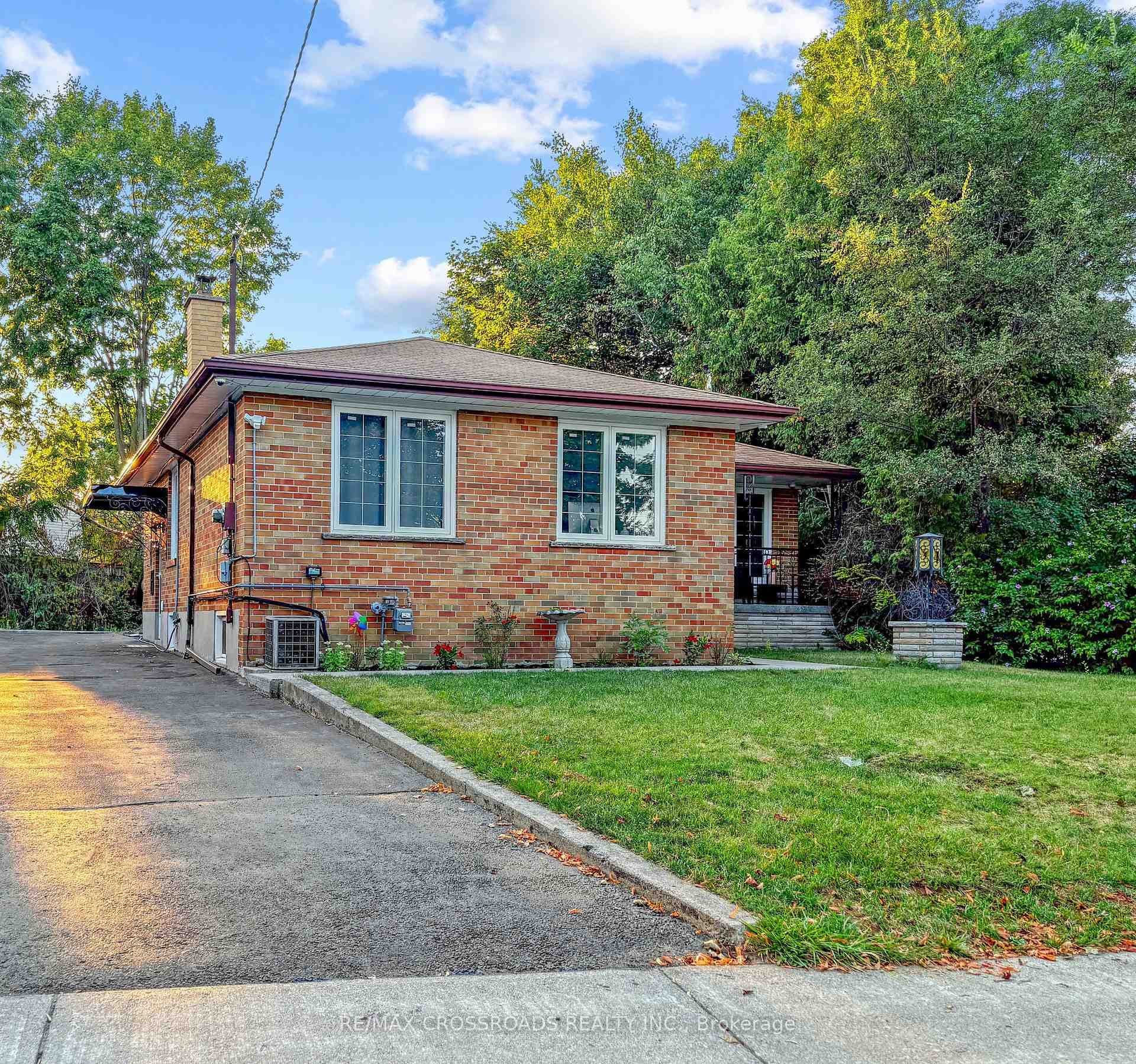 46 Ronway Crescent, Scarborough (West Hill / Highland Creek), ON M1J 2S2 - Photo 1