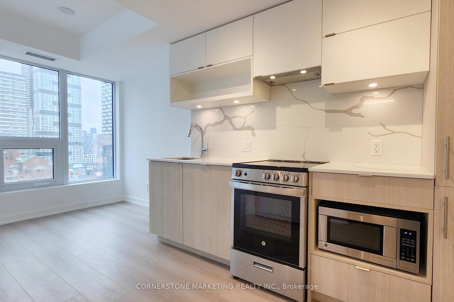 100 Queen Street Unit 1616, Toronto C08