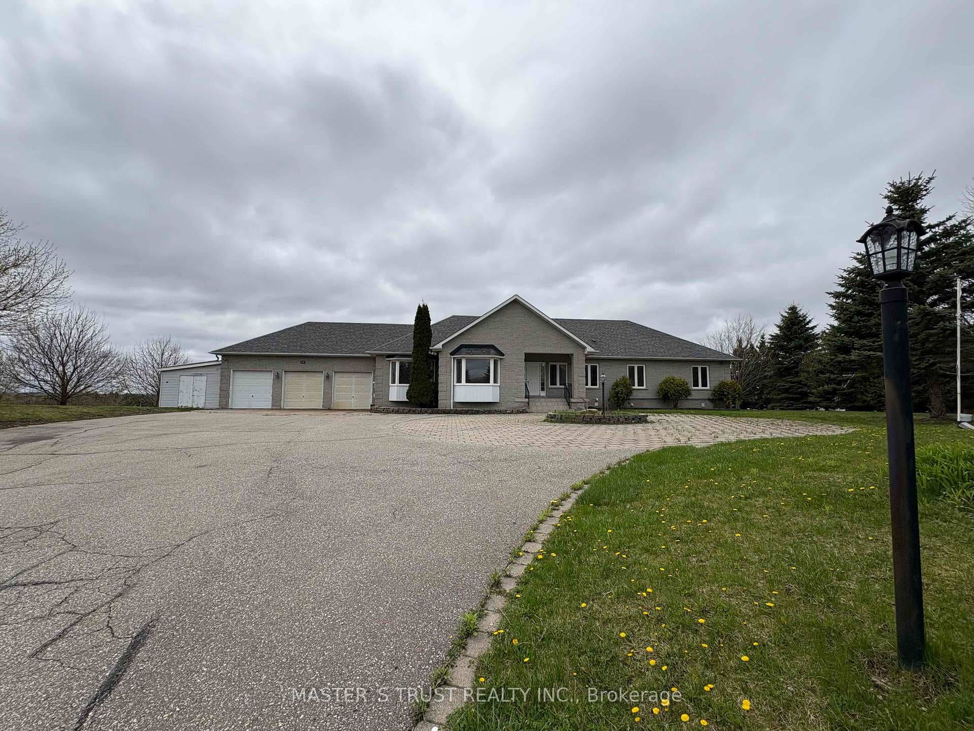 17 Ing Court, Aurora, ON L6C 1Z4 - Photo 1
