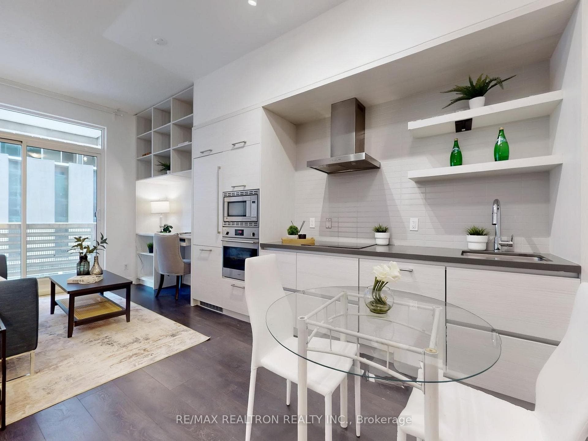 2221 Yonge Street Unit 213, Leaside / Davisville, ON M4S 0B8 - Photo 1