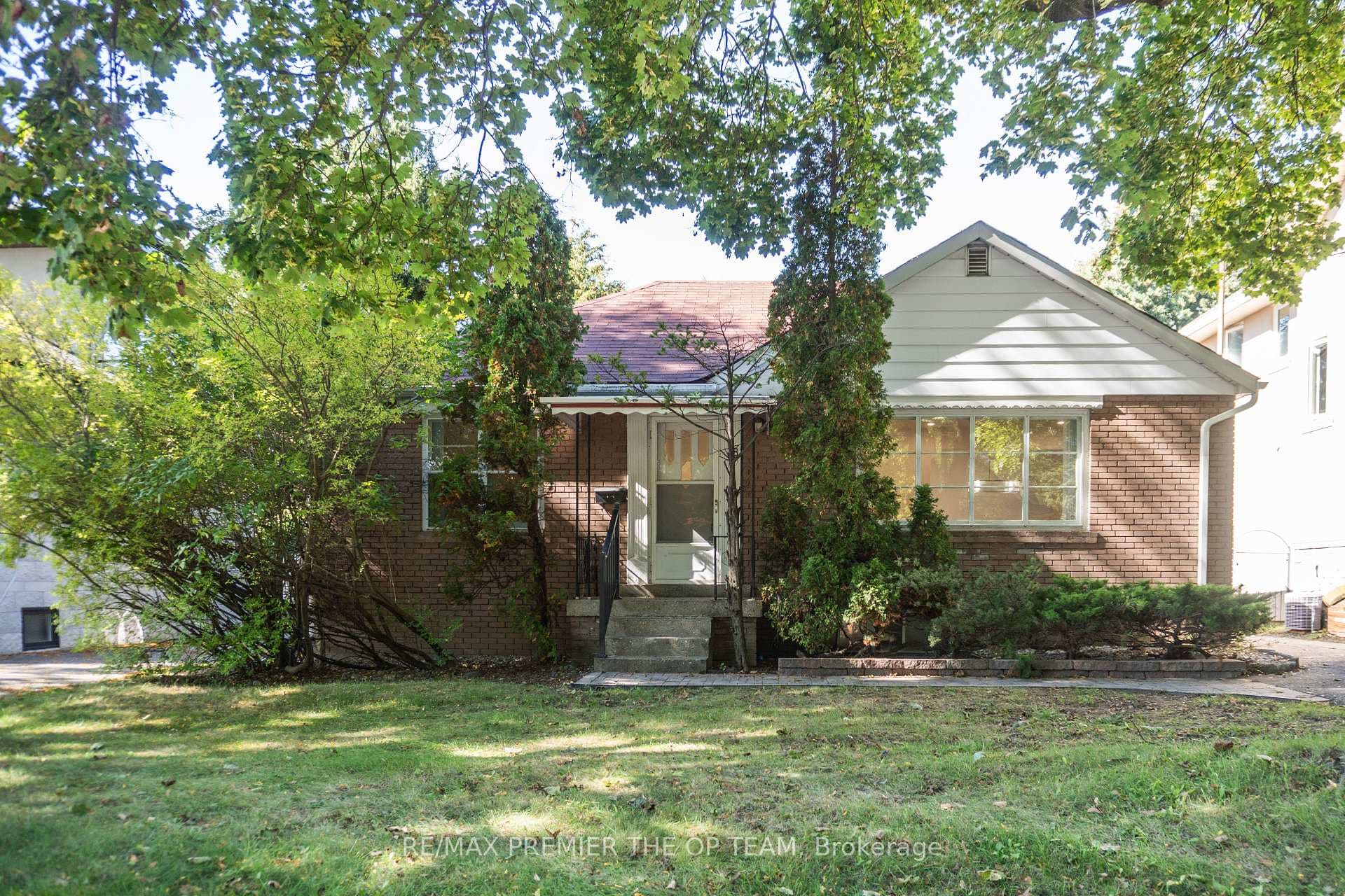 148 Martin Grove Road, Etobicoke (Islington / Rexdale), ON M9B 4K9 - Photo 1