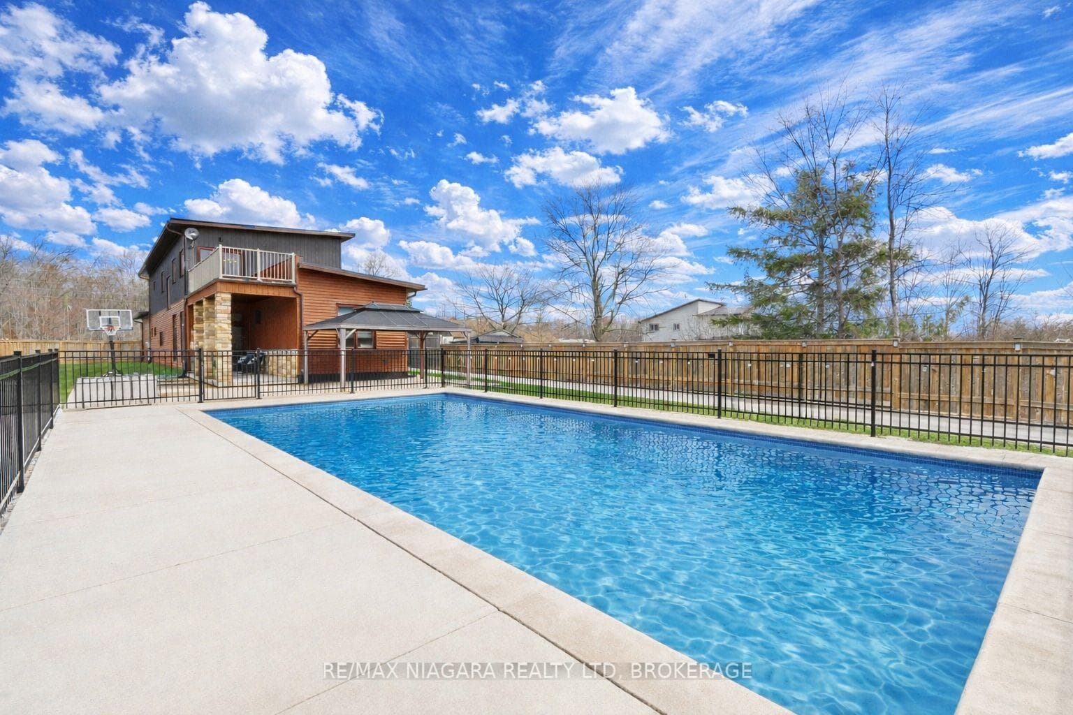 Virtually Opened Pool Not Actual Shape or Liner