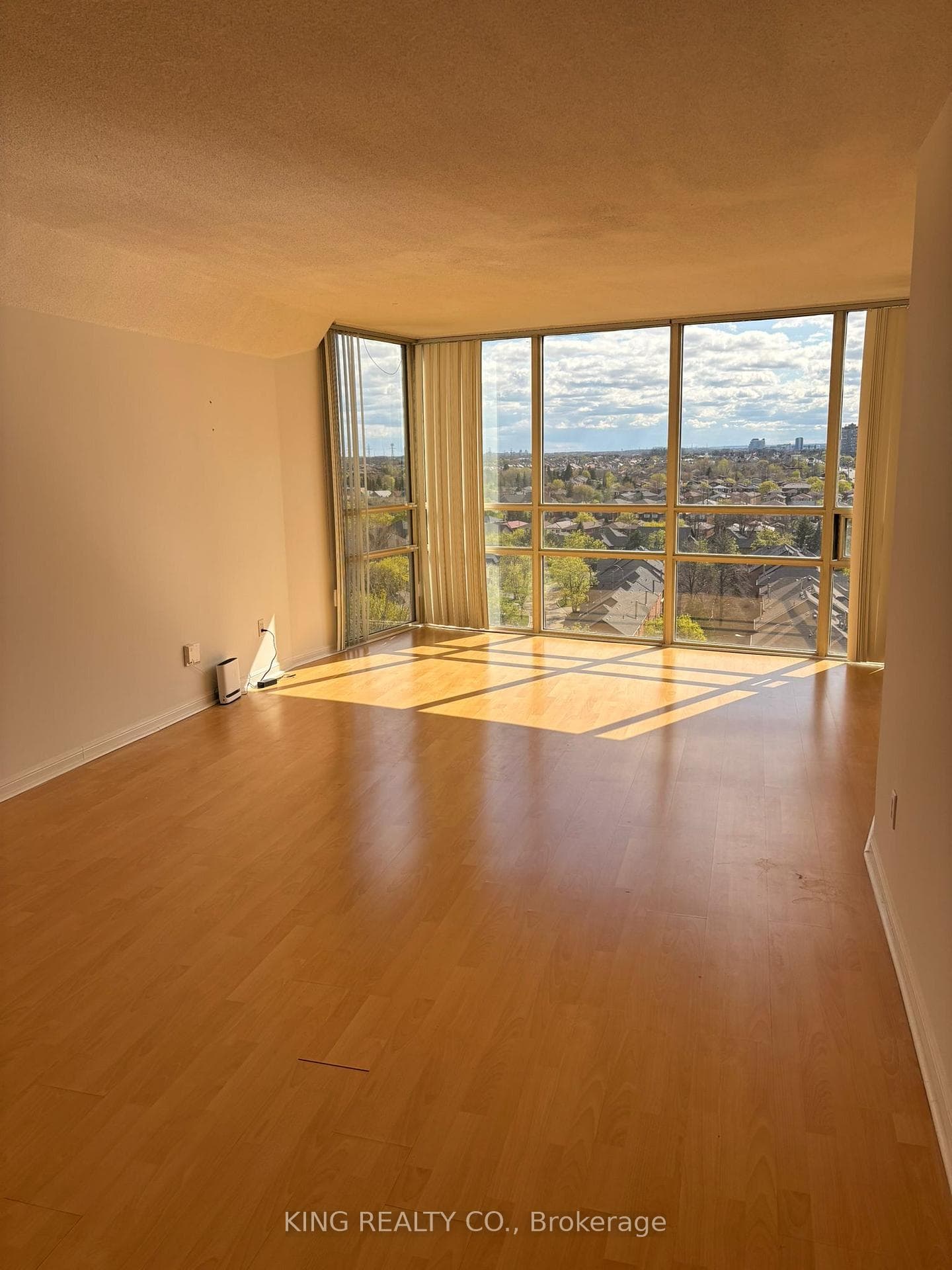 50 Eglinton Avenue Unit 1010, Mississauga