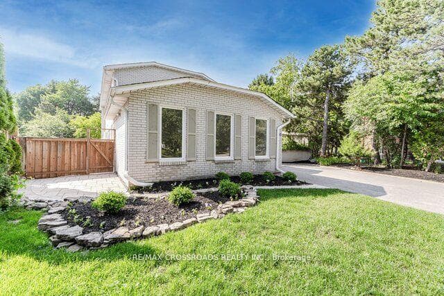 65 Ames Circle, Don Mills / Parkwoods / Victoria Village, ON M3B 3C2 - Photo 1