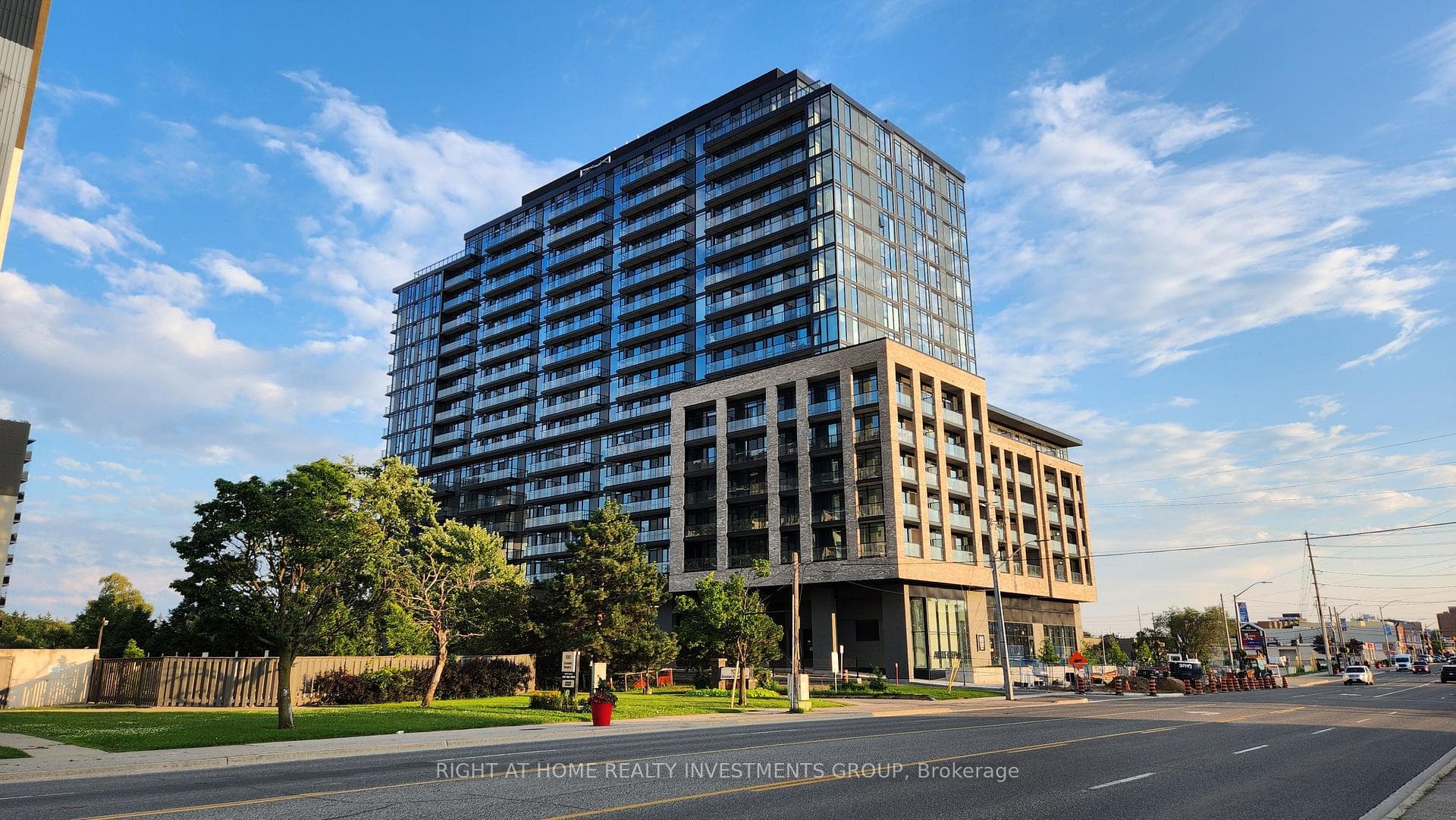86 Dundas Street Unit 1416, Mississauga