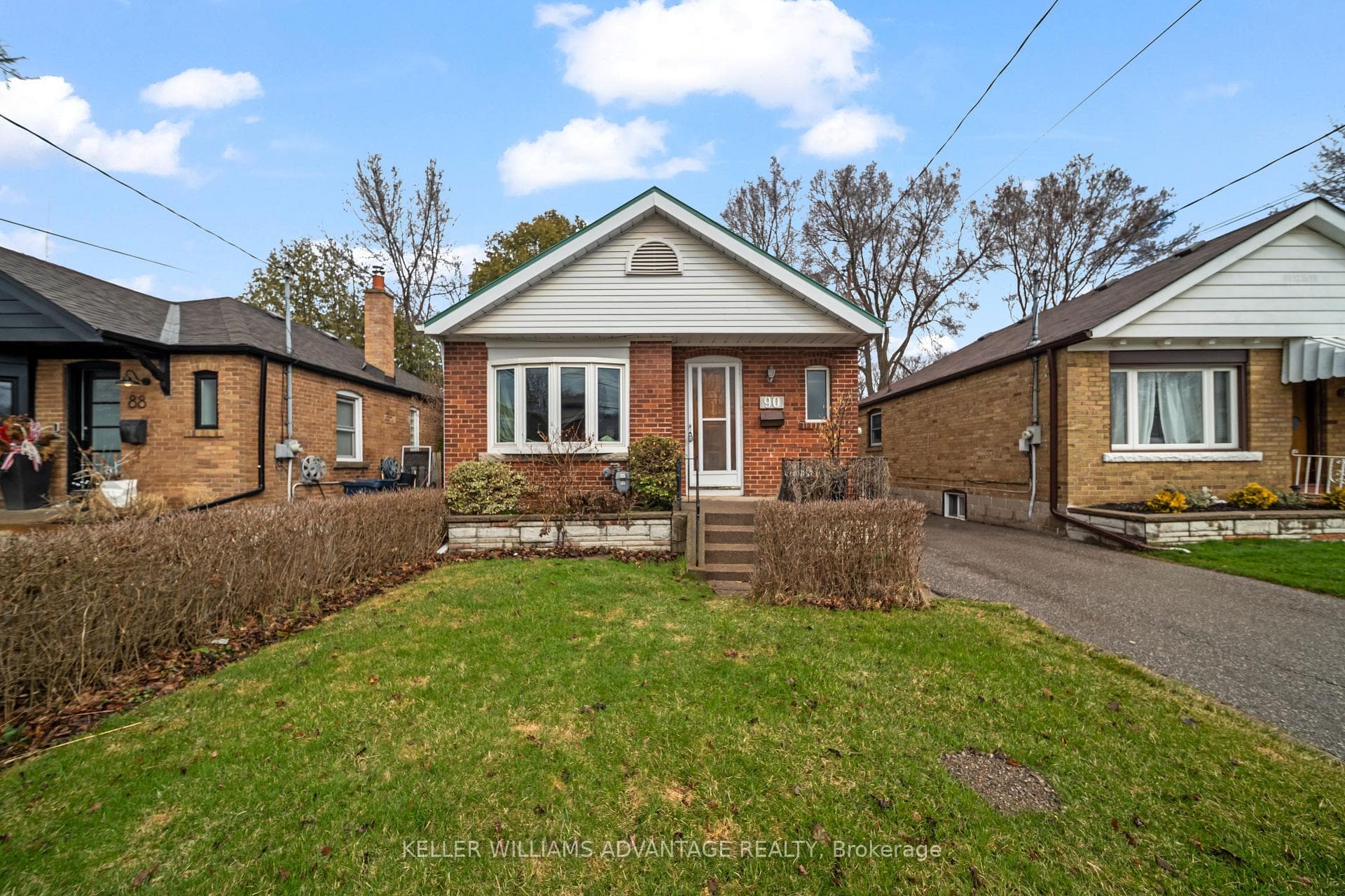 90 Hollis Avenue, Birch Cliff / Cliffside