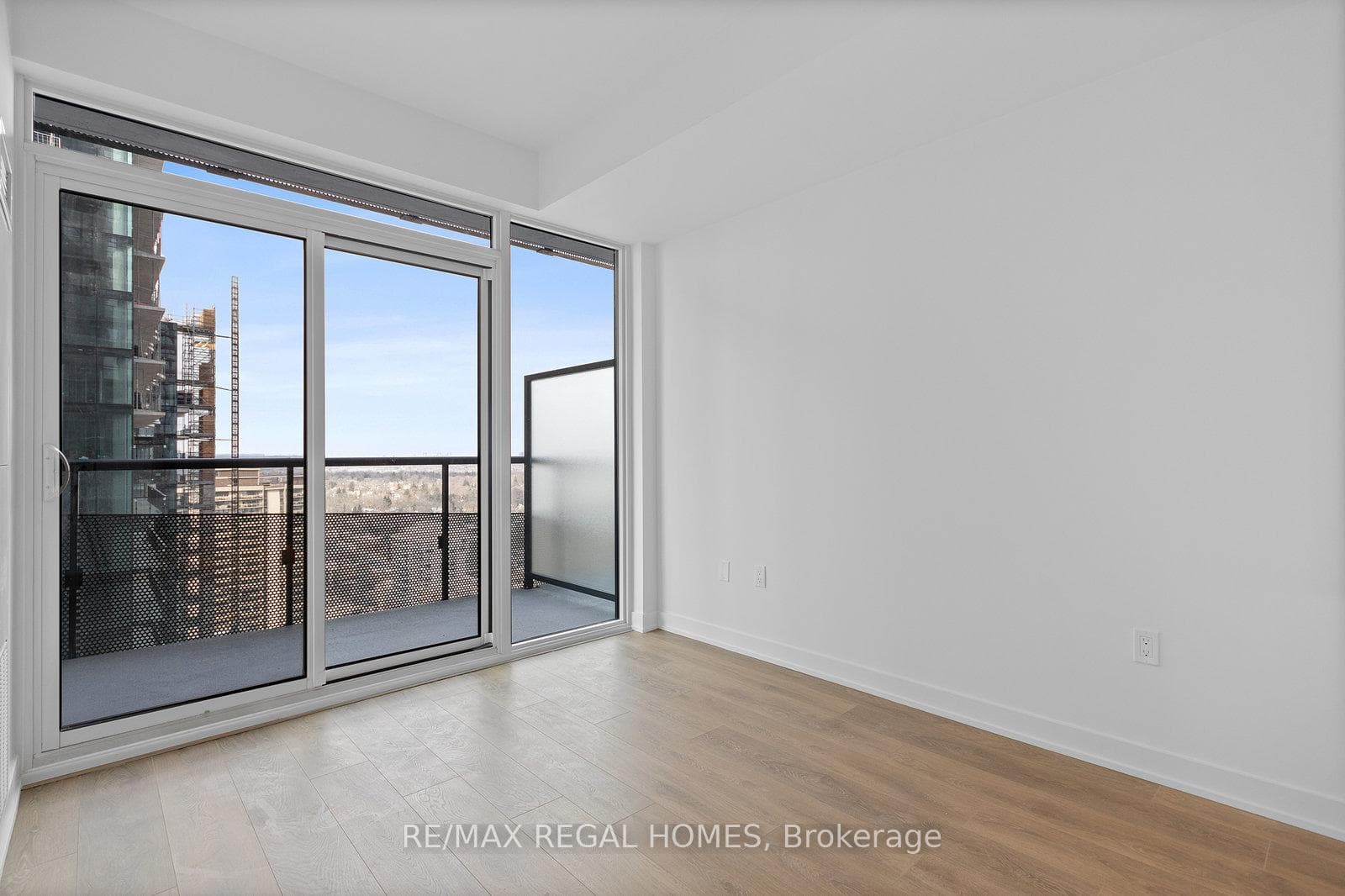 117 Broadway Avenue Unit 2504, Leaside / Davisville, ON M4P 1V3 - Photo 1