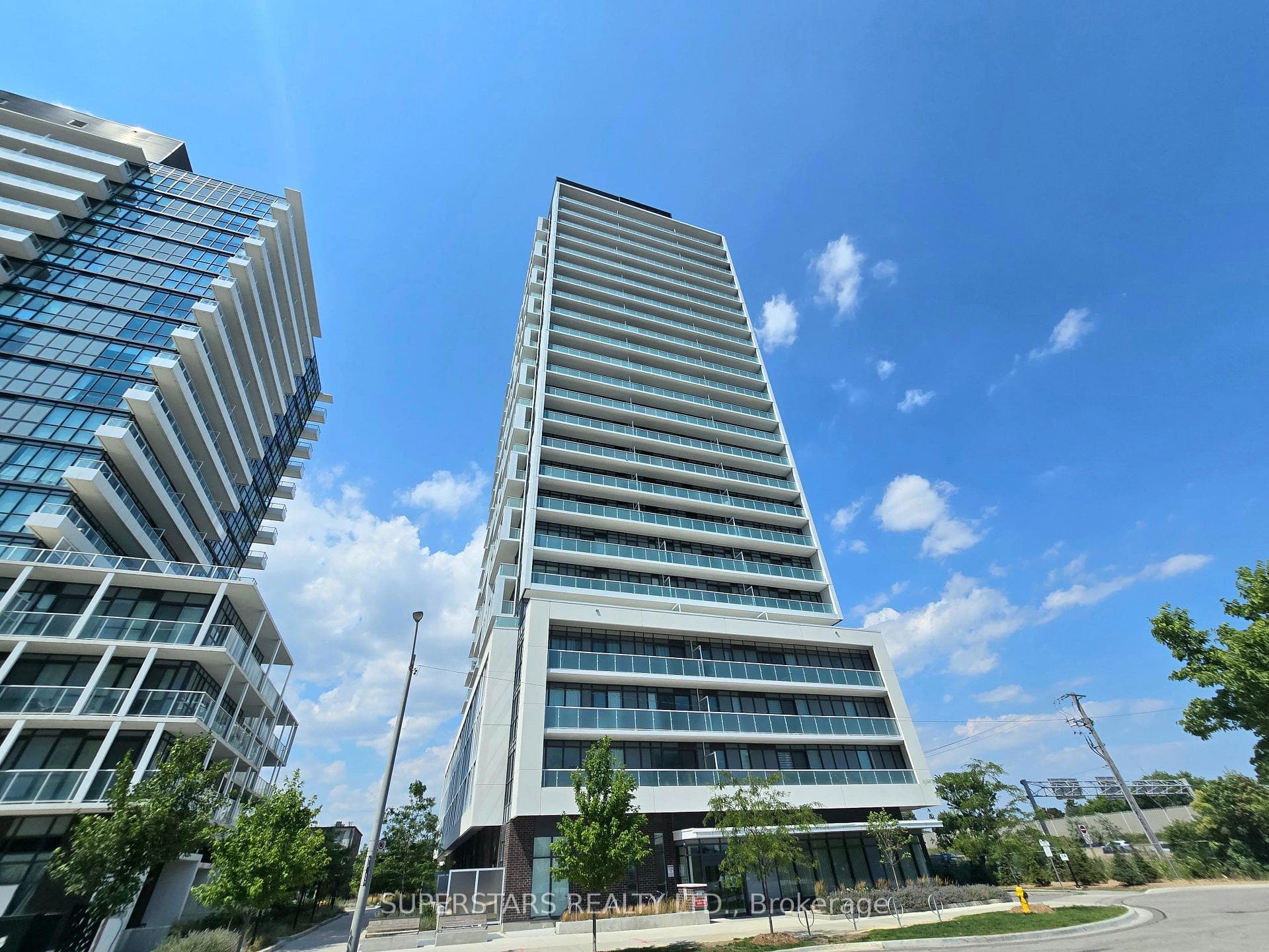 188 Fairview Mall Drive Unit 2301, Hillcrest Village / Bayview Village, ON M2J 0H7 - Photo 1