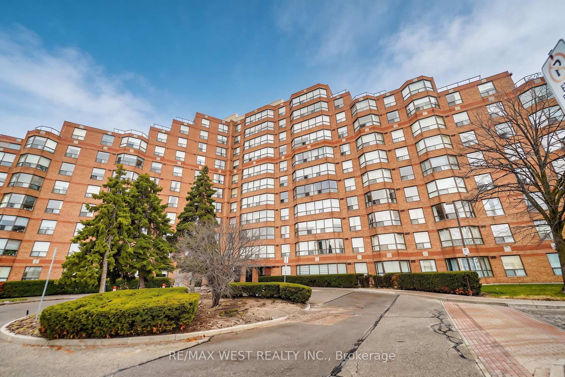 6 Humberline Drive Unit 313, Etobicoke (West Mall / Rexdale), ON M9W 6X8 - Photo 1