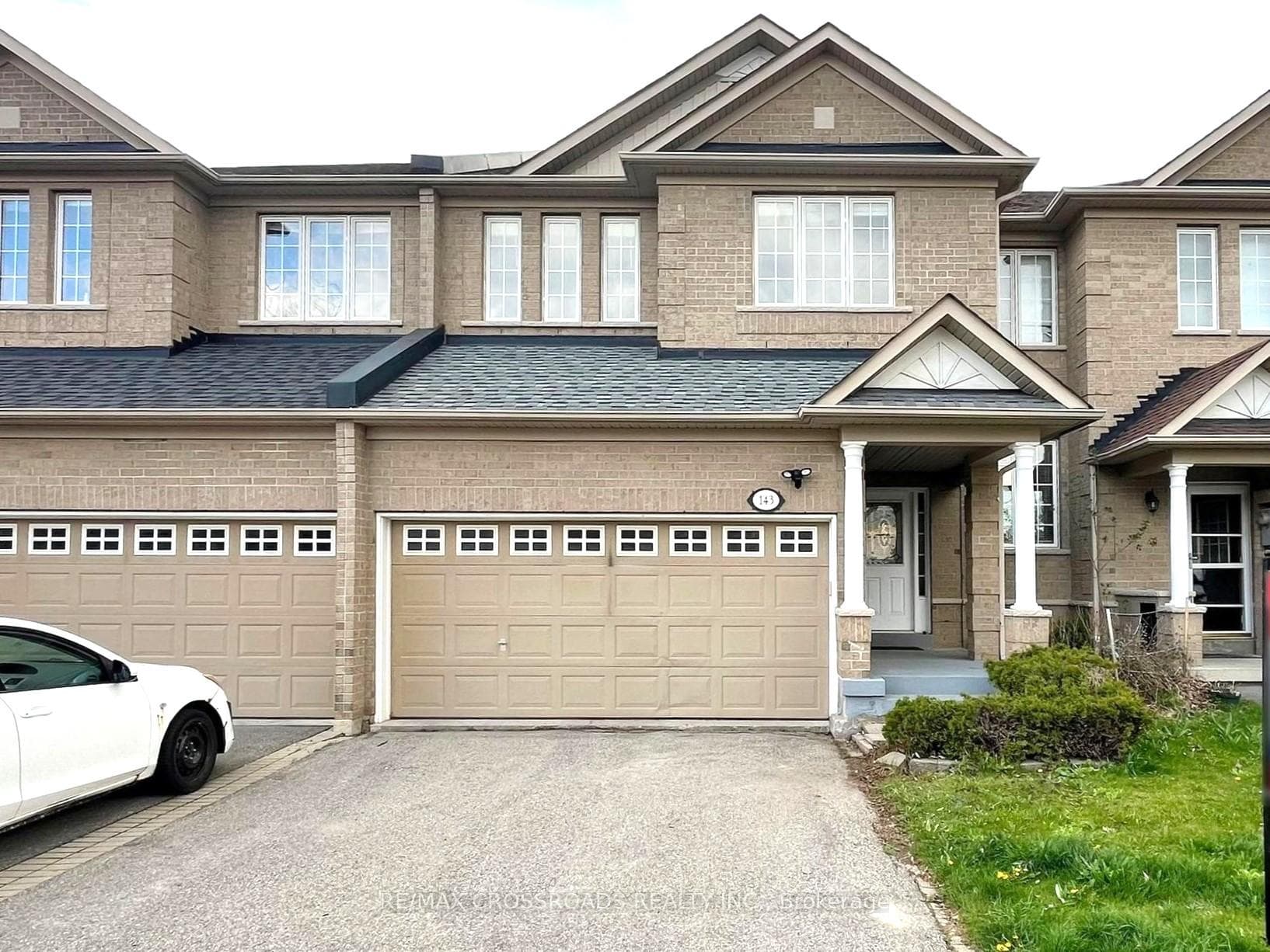 143 Millcliff Circ, Double Garage, 4 Total Parking