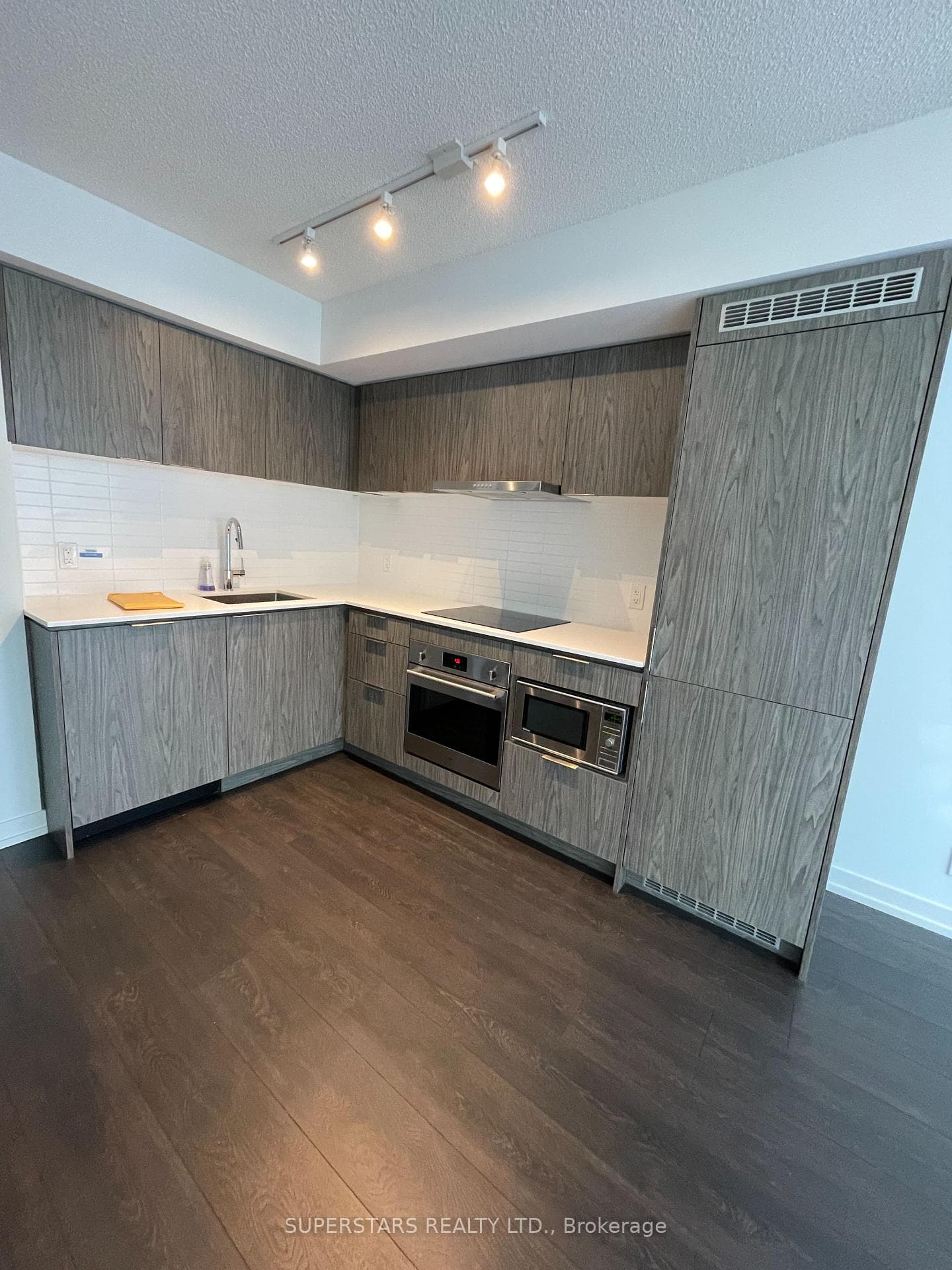 60 Shuter Street Unit 1709, Toronto C08