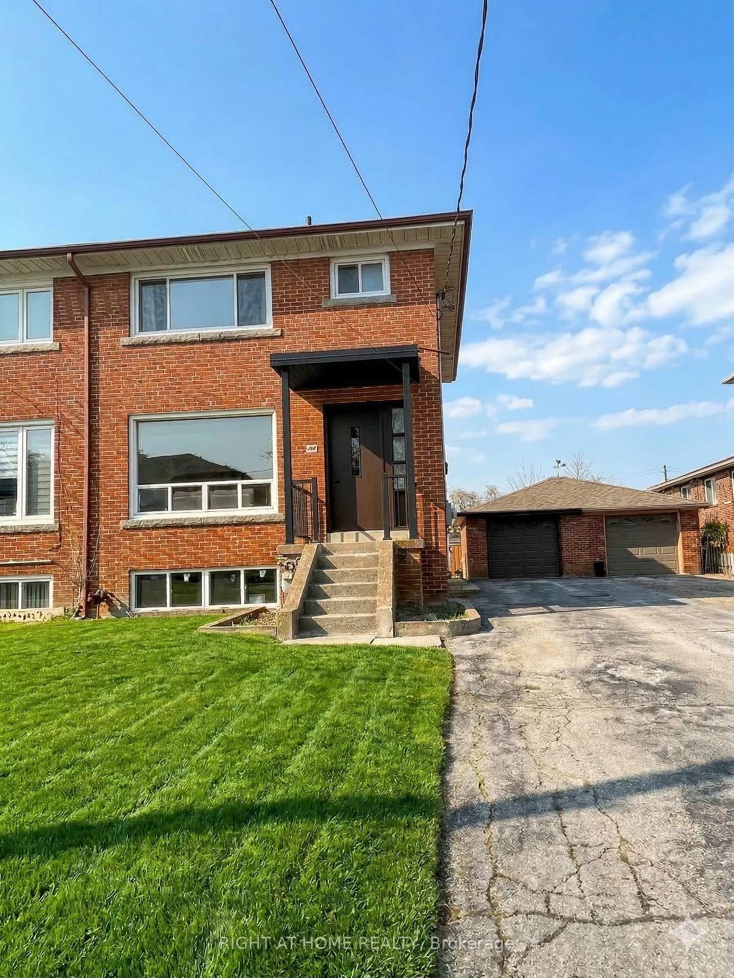 15 Arrowsmith Avenue Unit 1B, York / Weston, ON M6M 2W8 - Photo 1