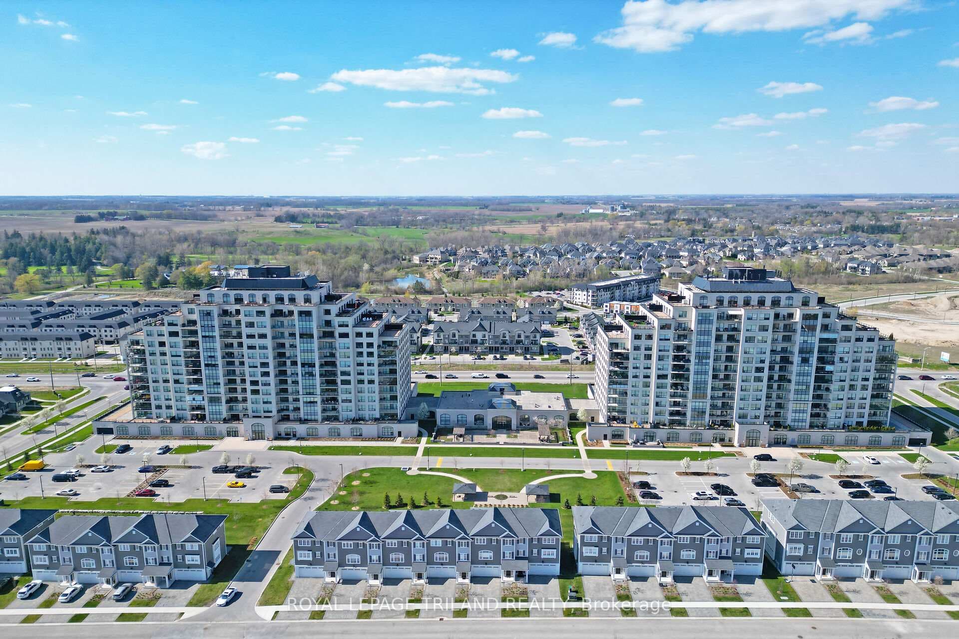 240 Villagewalk Boulevard Unit 413, London North