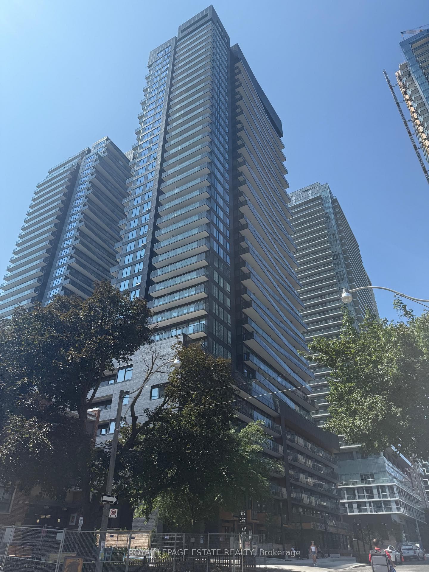 117 Broadway Avenue Unit 2407, Leaside / Davisville, ON M4P 1V3 - Photo 1