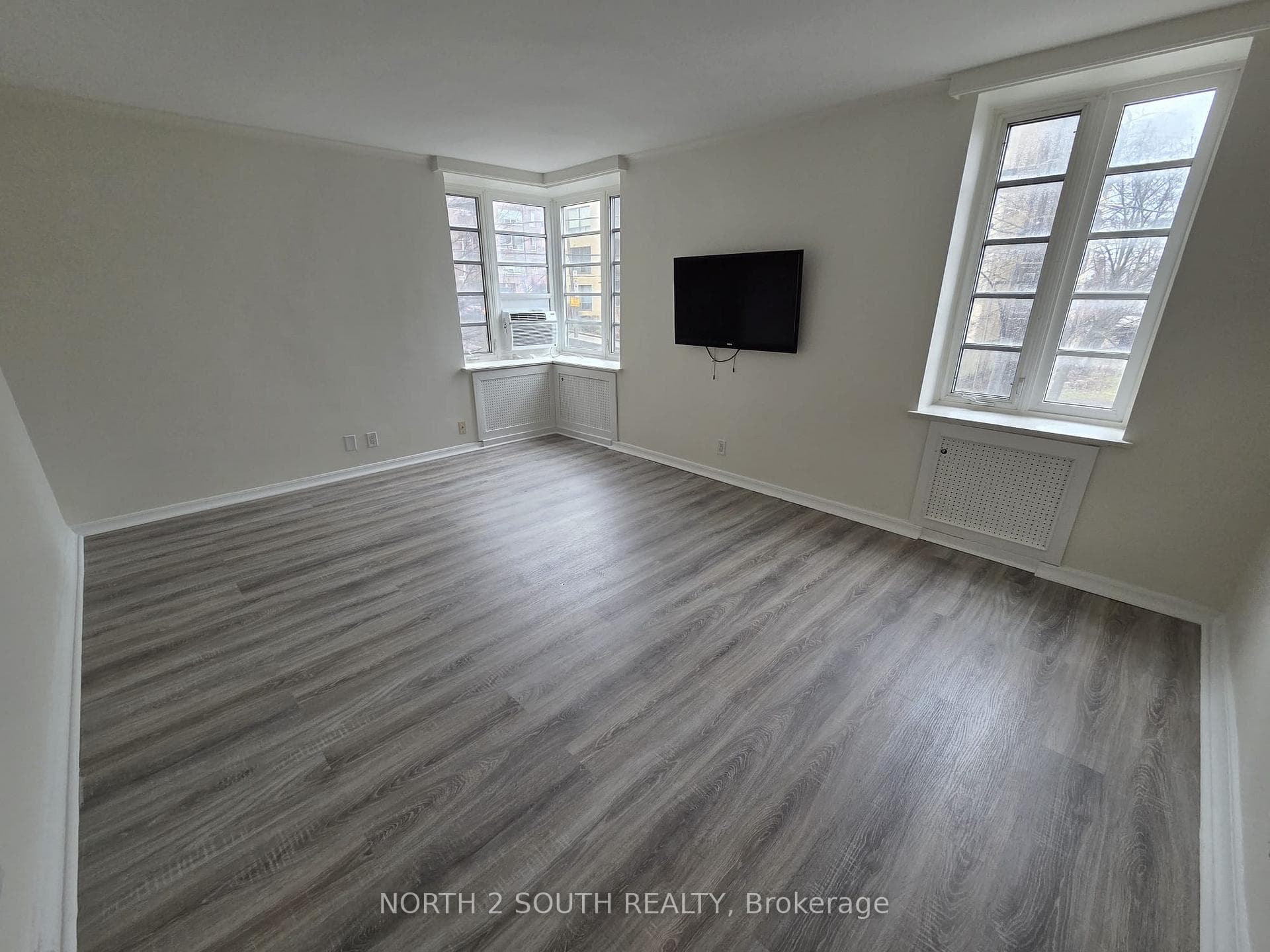 707 Eglinton Avenue Unit 210, Forest Hill / Deer Park, ON M5N 1C8 - Photo 1
