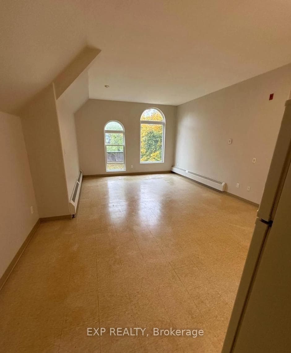 25 Winniett Street Unit 204, Woodstock, ON N4S 5Z4 - Photo 1