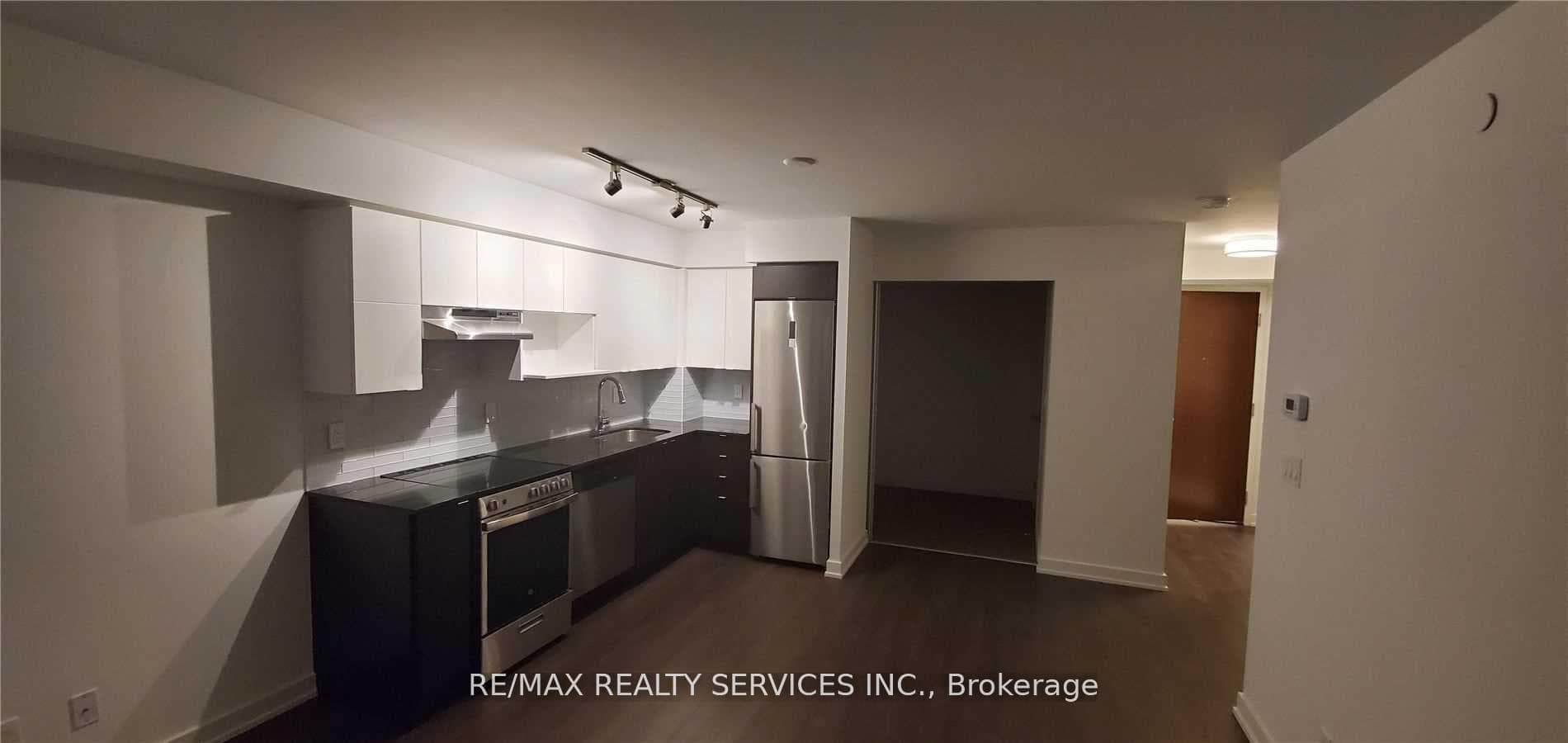 120 Varna Drive Unit 906, Lawrence Park / Bedford Park, ON M6A 2M1 - Photo 1