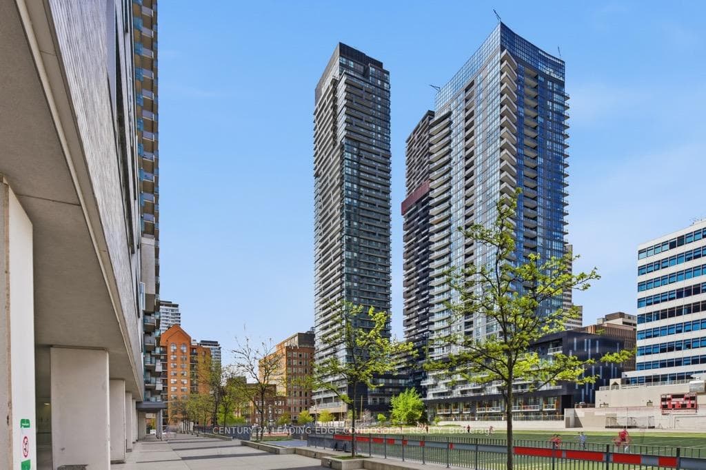39 Roehampton Avenue Unit 807, Toronto C10