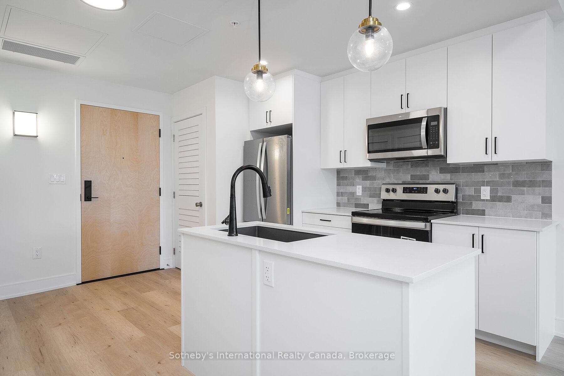 121 Mary Street Unit 221, Clearview, ON L0M 1G0 - Photo 1
