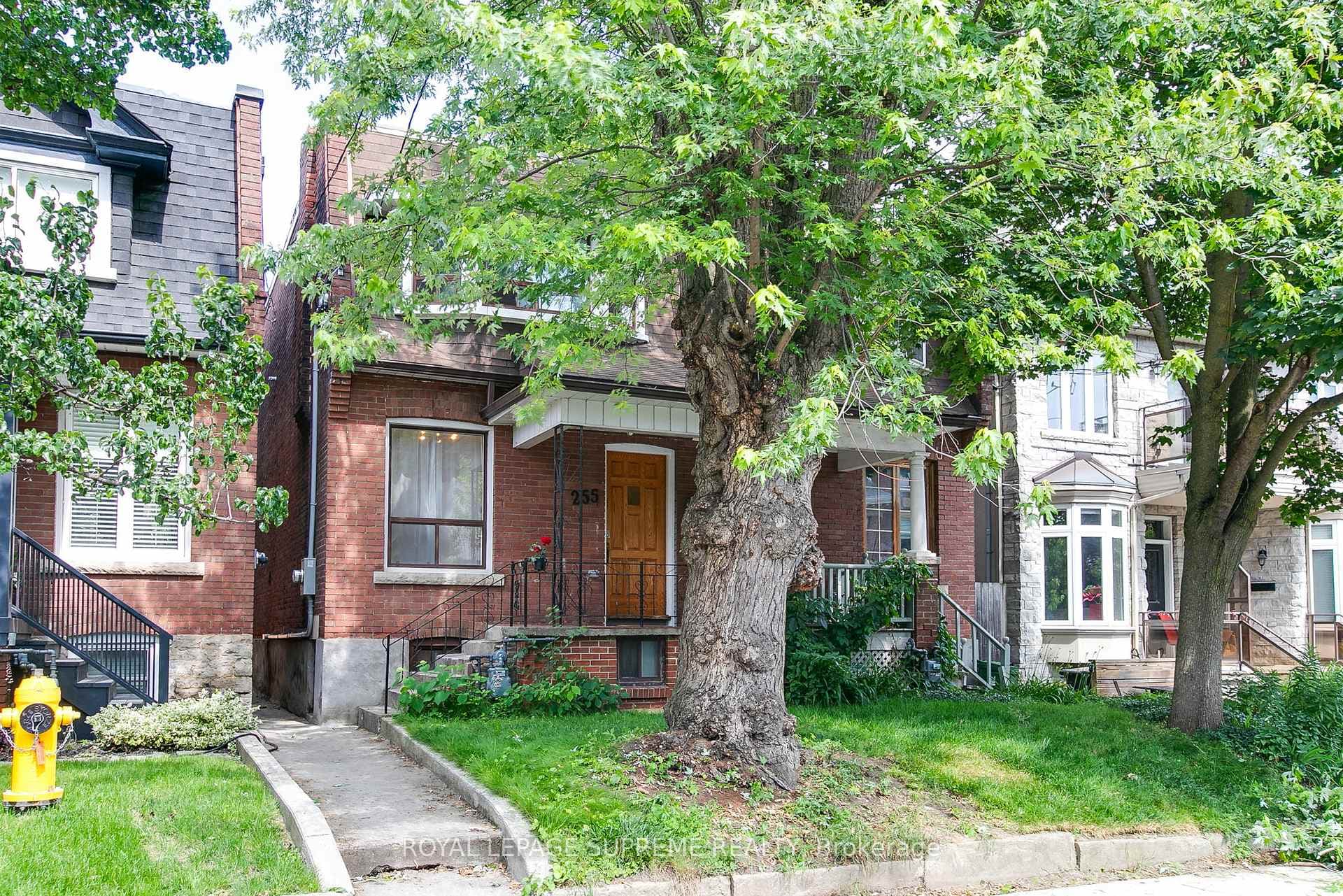 255 Howland Avenue Unit Main, Toronto C02