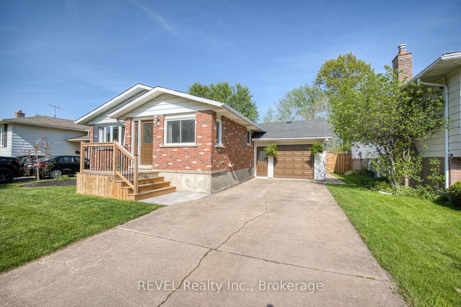92 Royal Oak Drive, Welland