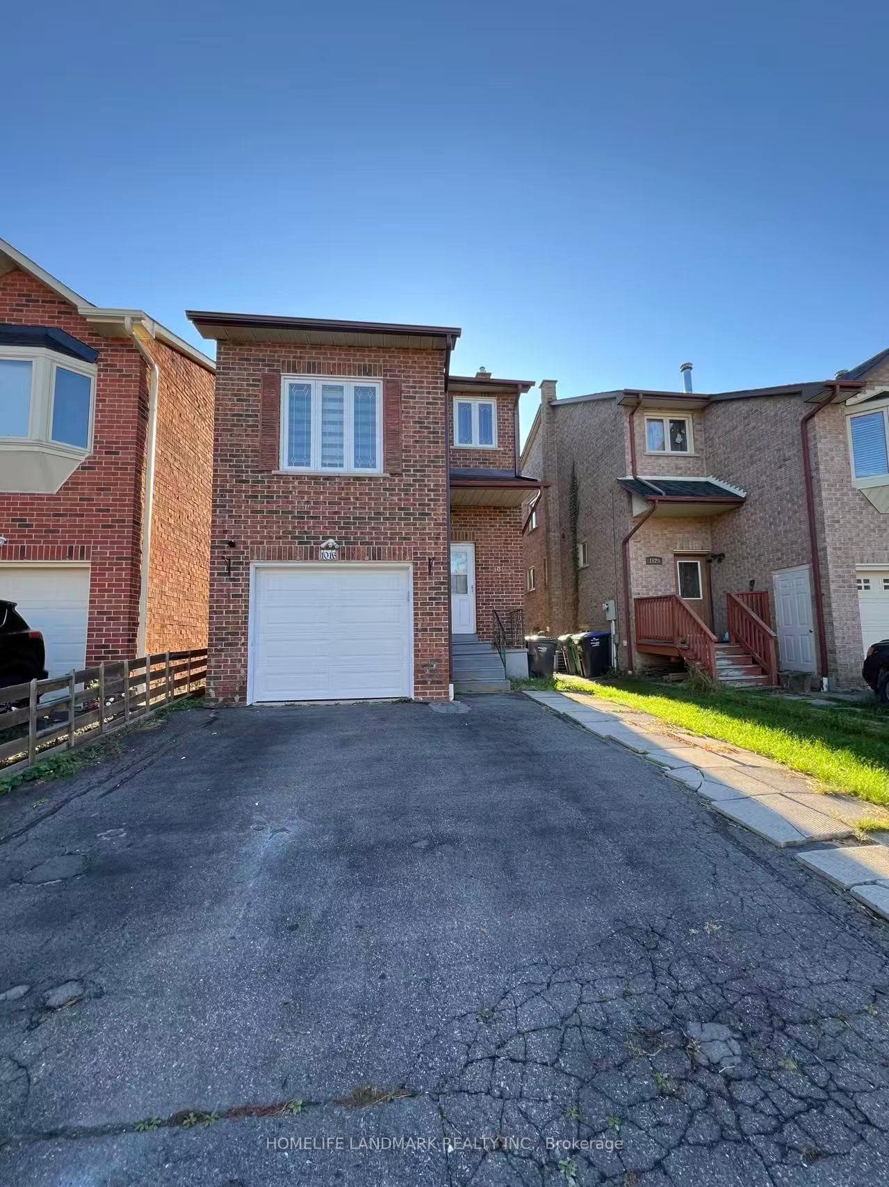 1016 Lucerne Crescent, Mississauga, ON L5C 3Y6 - Photo 1