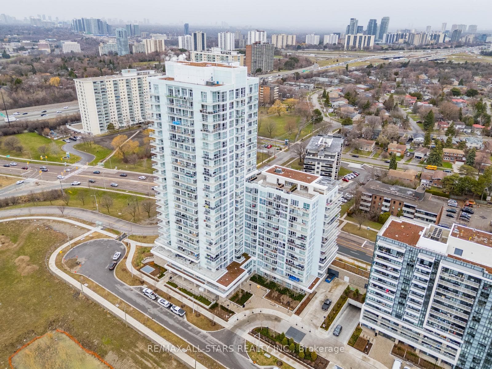 10 Deerlick Court Unit 605, Don Mills / Parkwoods / Victoria Village, ON M3A 0A7 - Photo 1