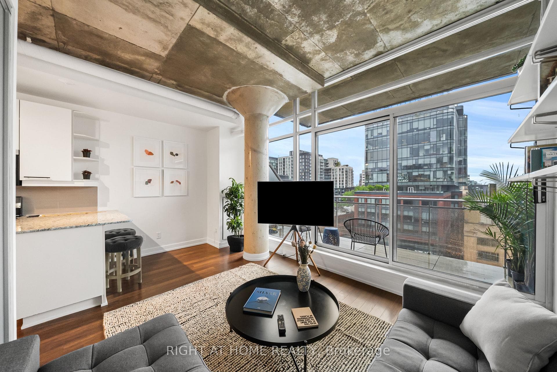 66 Portland Street Unit 807, Downtown Toronto / Waterfront, ON M5V 2M6 - Photo 1