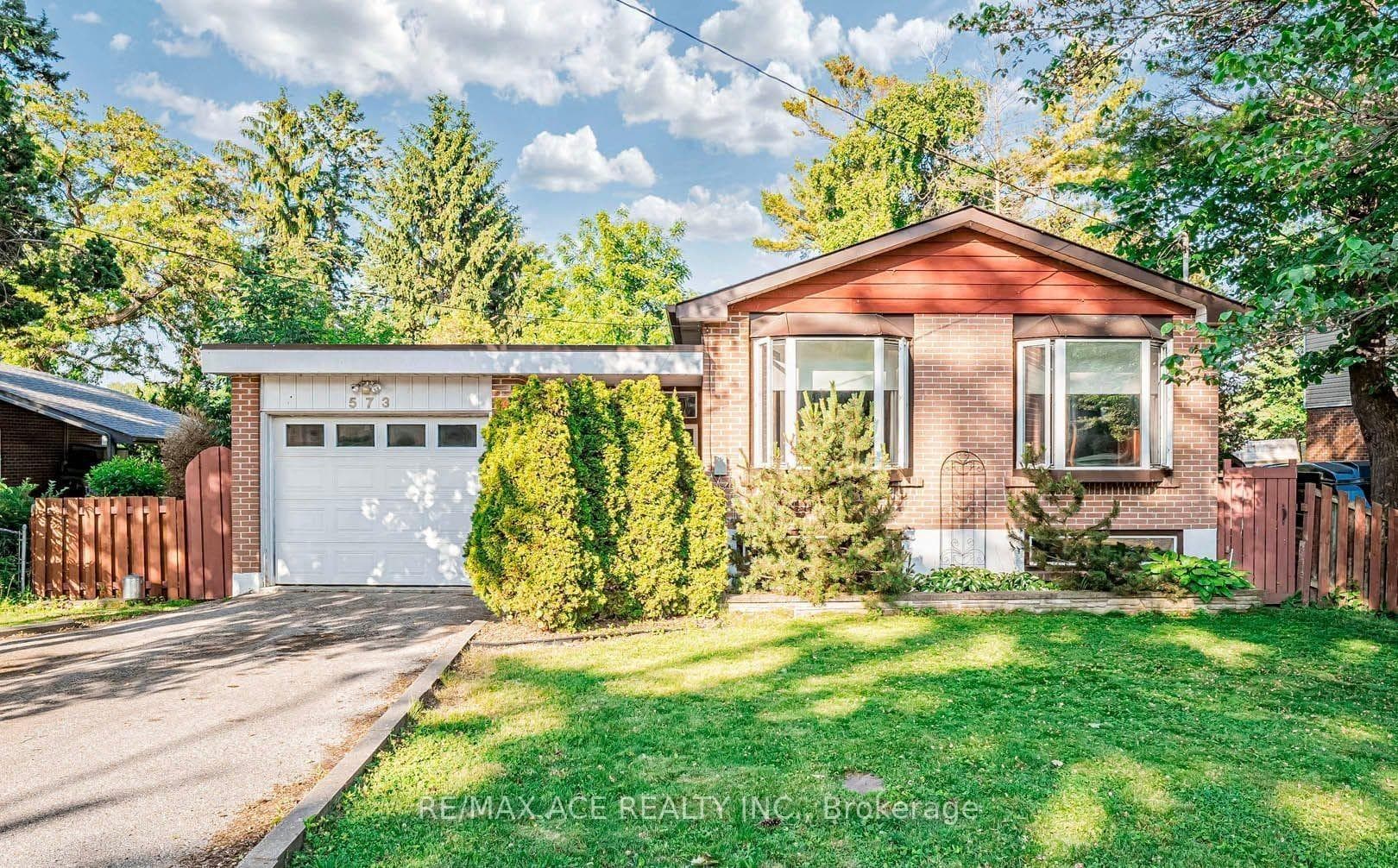 573 Marksbury Road, Pickering, ON L1W 2S9 - Photo 1