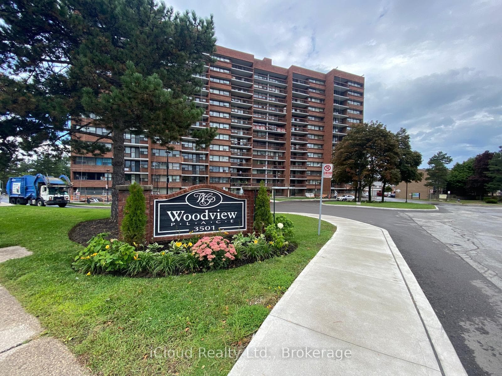 3501 Glen Erin Drive Unit 606, Mississauga, ON L5L 2E9 - Photo 1