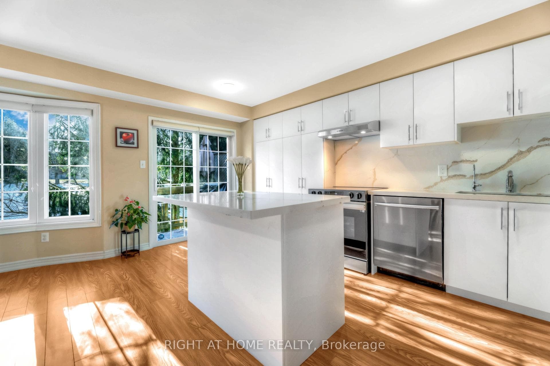 130 Mosaics Avenue, Aurora, ON L4G 7L5 - Photo 1